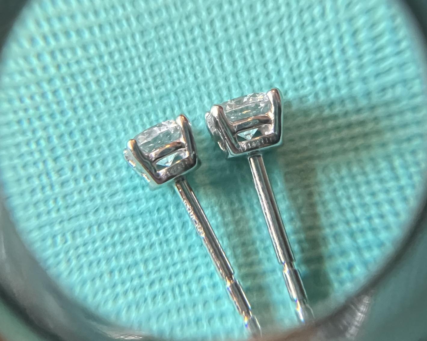 Rrp £9, 500 Tiffany & Co Platinum 0.74 Ct Diamond Solitaire Stud Earrings Pair For Sale 7