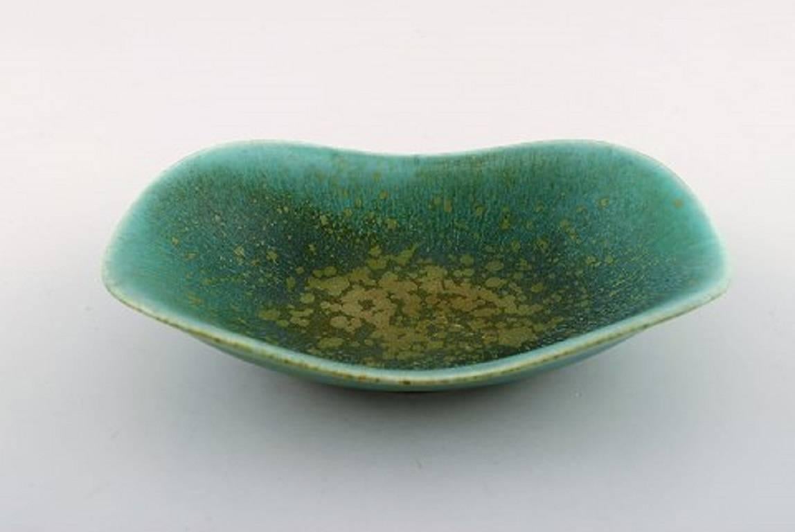 Rörstrand / Rorstrand Gunnar Nylund bowl.
Beautiful green speckled glaze.
Measures 16.5 cm x 10.5 cm x 3.5 cm.
Stamped.
In perfect condition.
1st. assortment.