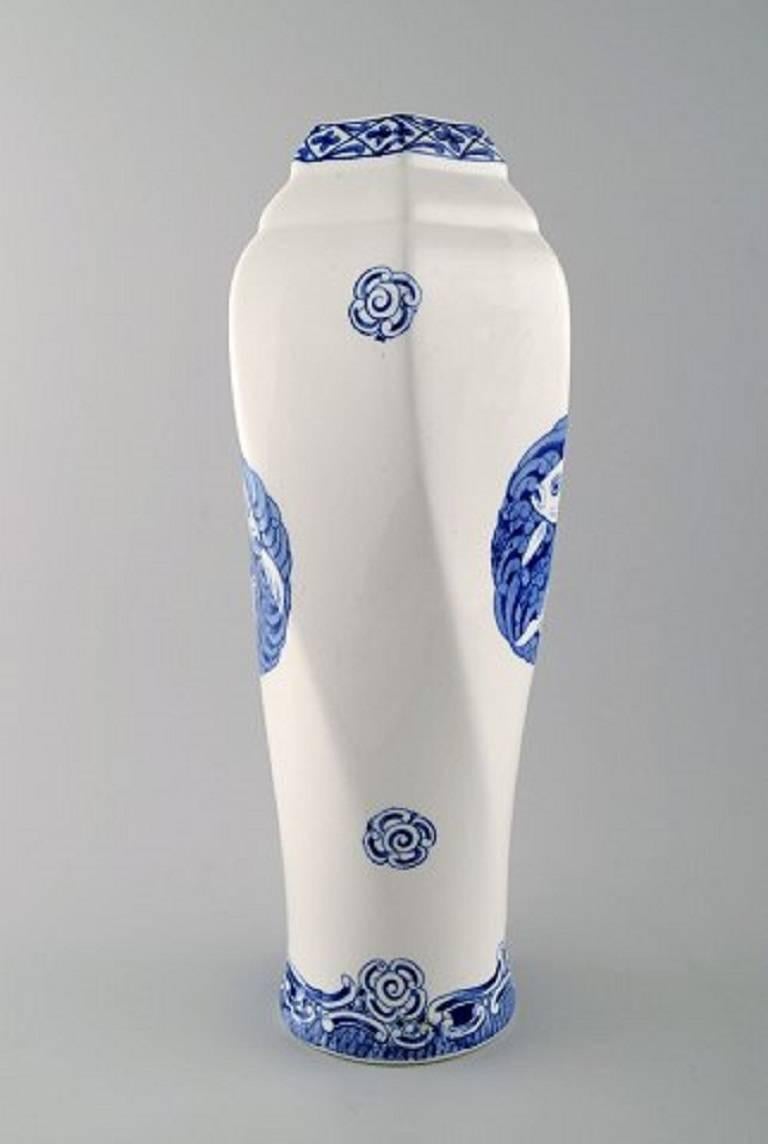 Rörstrand, large vase in faience decorated with fish.
Measures: 36 cm x 16 cm.
In perfect condition.
Stamped.
1920s.