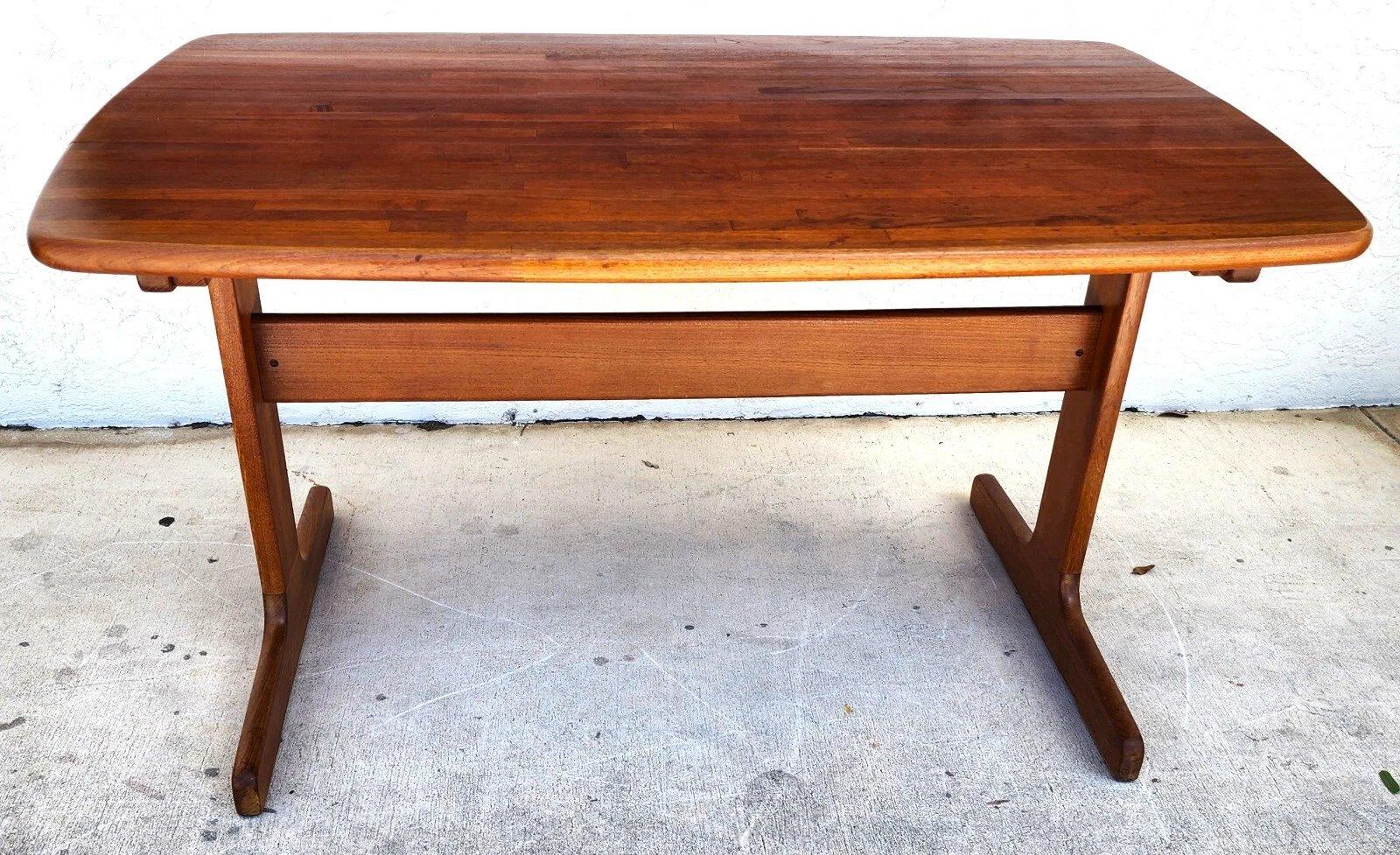 R.S. Mesa de comedor Associates Teca maciza Años 60 en venta 2