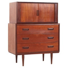 RS Associates Mid Century Danish Teak Highboy Dresser (commode haute en teck)