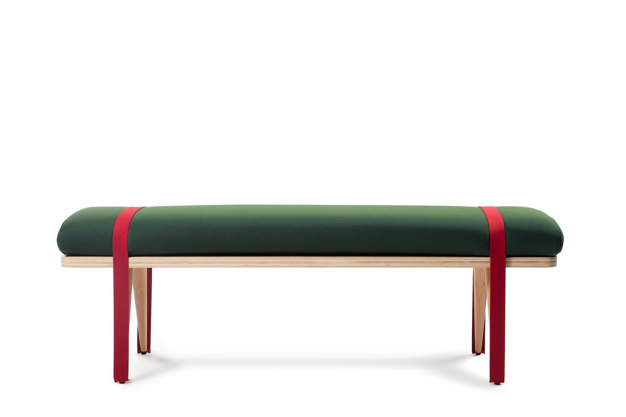 The On the road bench isn’t interested in anything showy or superfluous. It presents itself just as it is: a natural, unassuming bench, inspired by a long motorcycle trip on Route 66. You are able to easily move it around and put it anywhere rather