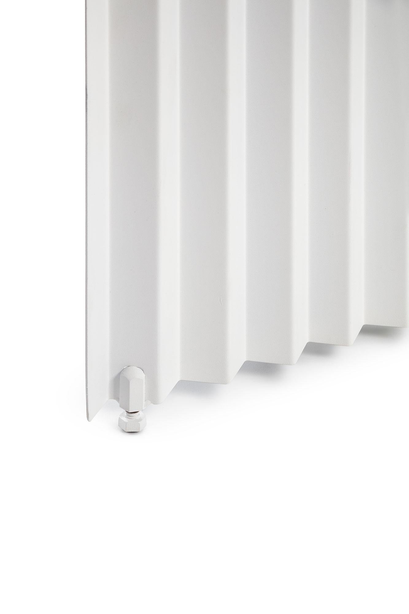 Spanish RS Barcelona Plec Steel Pedastal, white