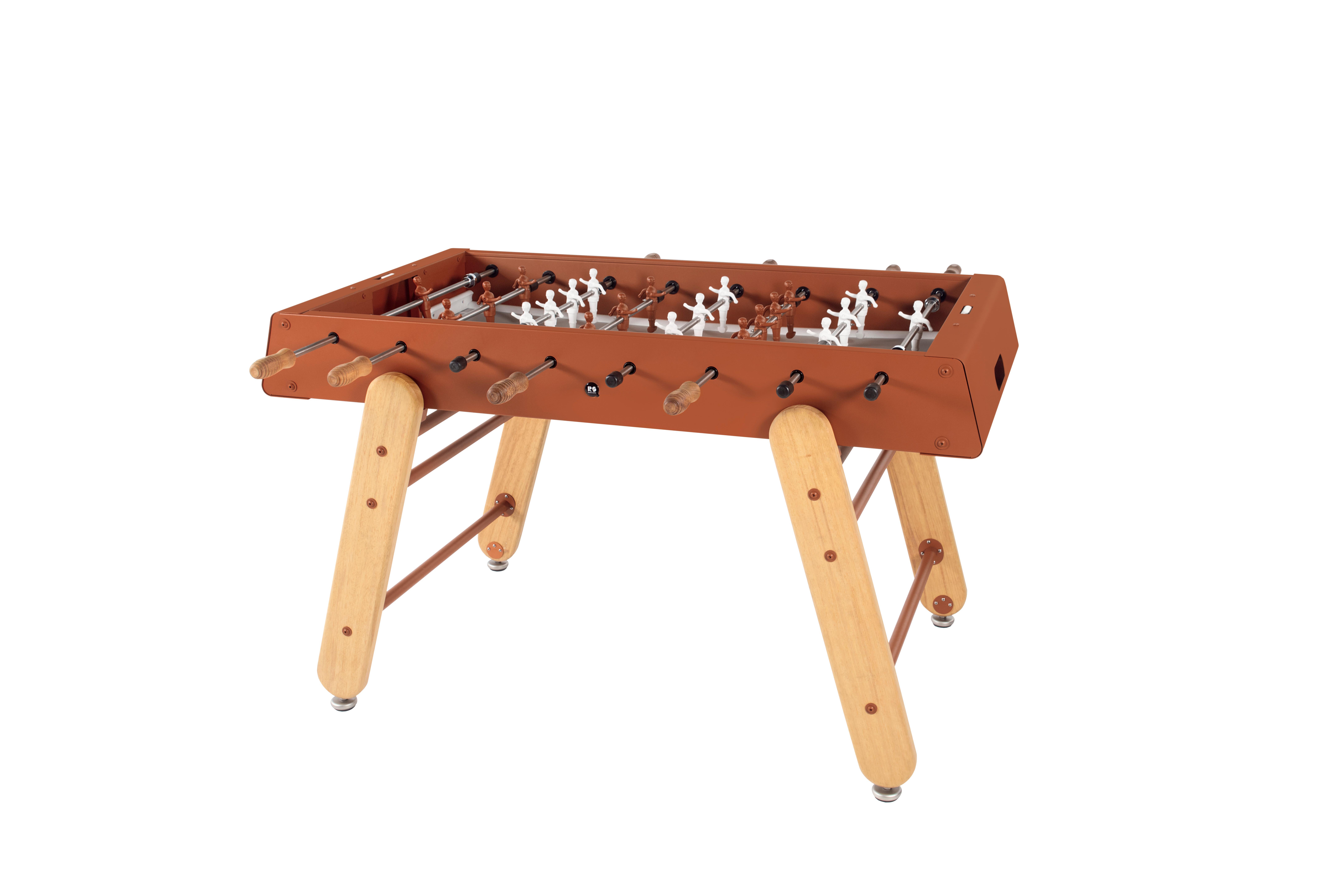 The RS4 Home football table has been designed to enjoy at home, with family and friends. For all ages. For sharing. For any moment. For doing it yourself and then, when the match starts, you set the rules of the game. This is a full sized foosball