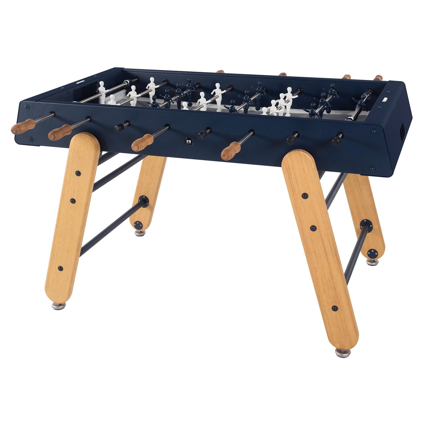 The RS4 Home football table has been designed to enjoy at home, with family and friends. For all ages. For sharing. For any moment. For doing it yourself and then, when the match starts, you set the rules of the game. This is a full sized foosball