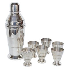 rt Deco Versilberter Cocktail-Shaker und sechs Becher:: ca. 1935