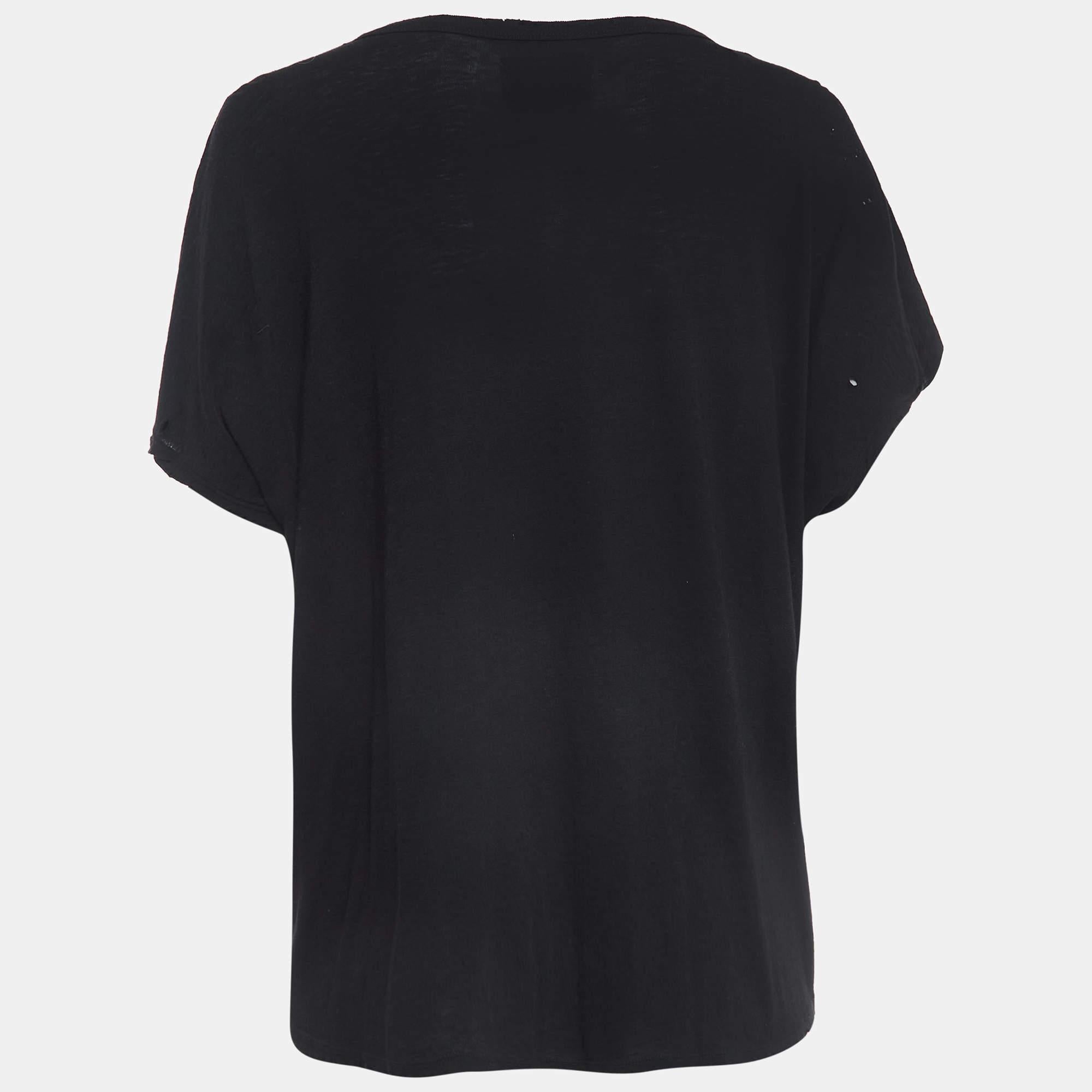 Perfect for casual outings or errands this T shirt is the best piece to feel comfortable and stylish in. It flaunts a classy black shade and a relaxed fit.