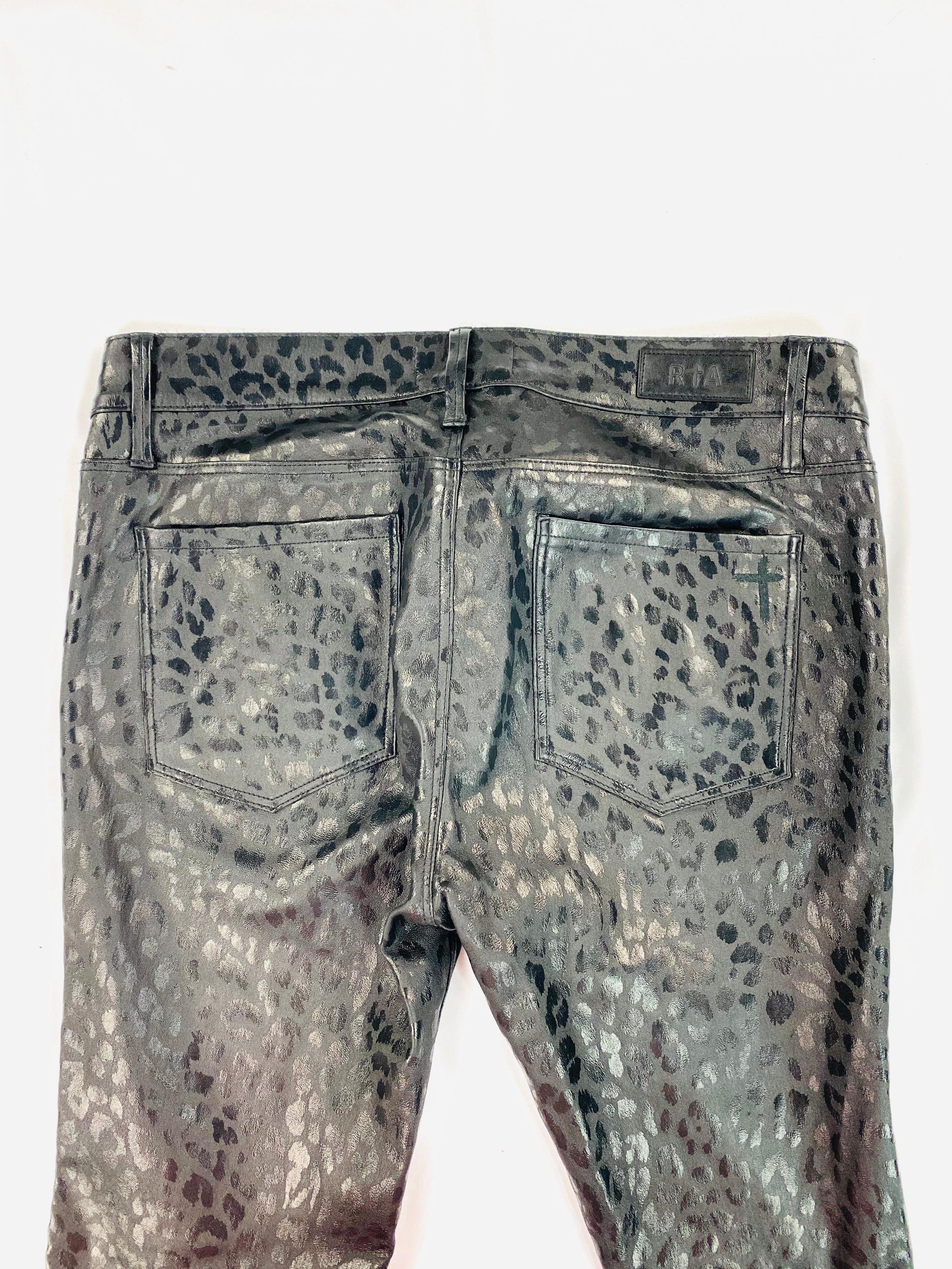 RTA Pantaloni skinny in pelle nera con stampa animalier Taglia 28 In condizioni ottime in vendita a Beverly Hills, CA