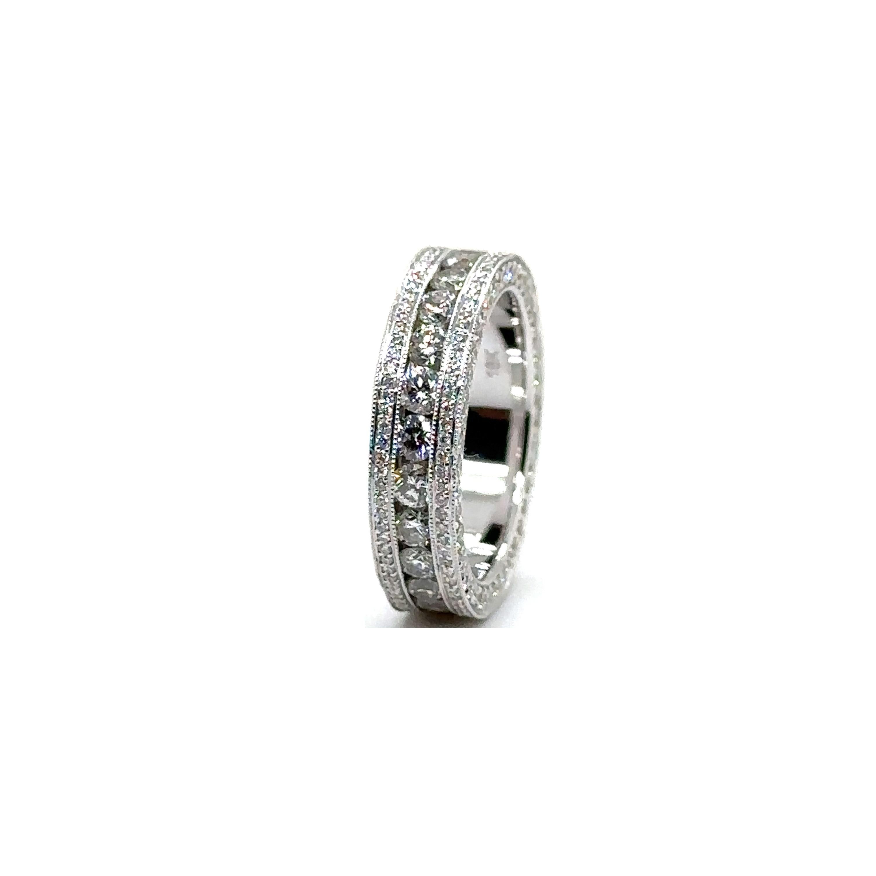 RTR004 - 18K White Gold Wedding Ring with Diamond For Sale 2