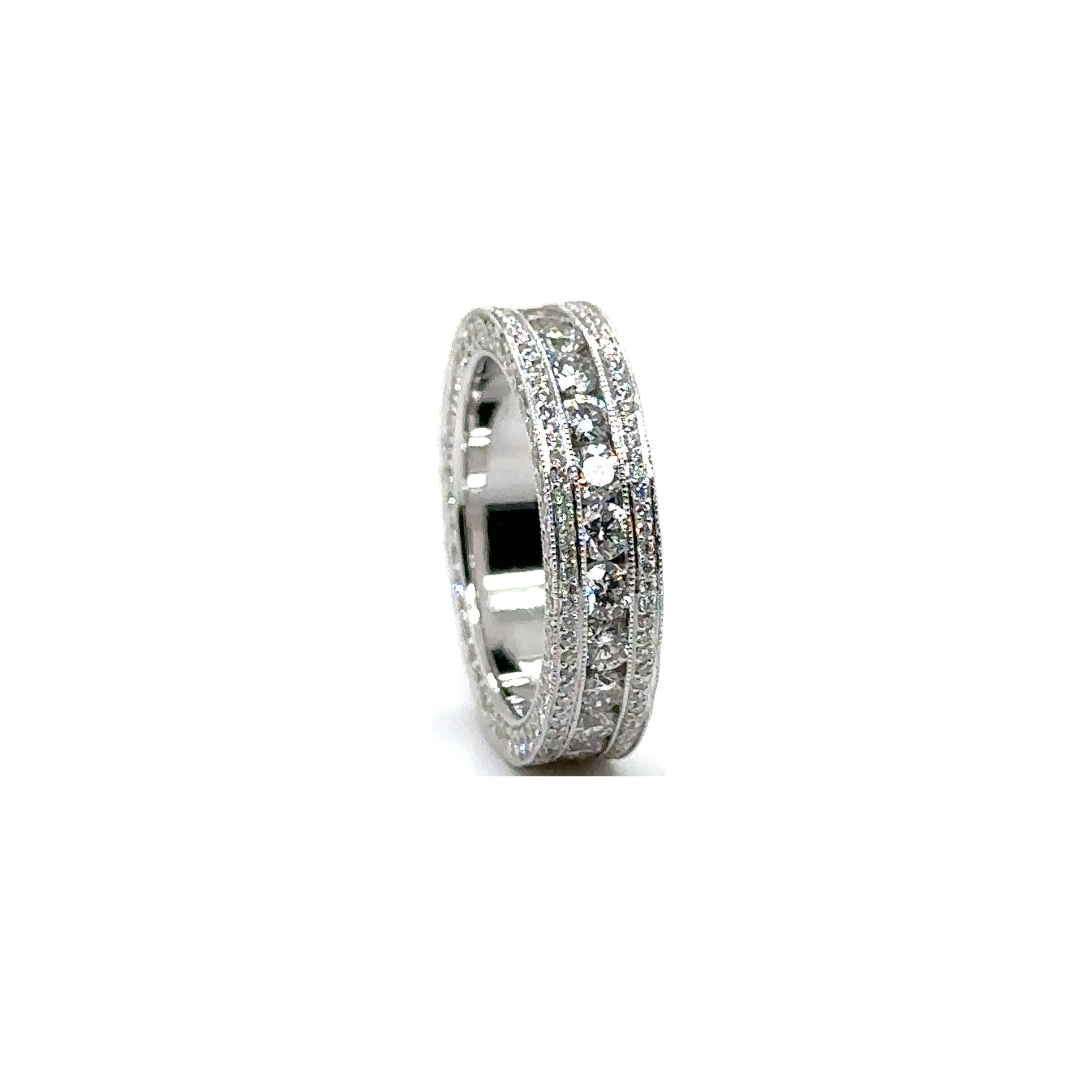 RTR004 - 18K White Gold Wedding Ring with Diamond For Sale