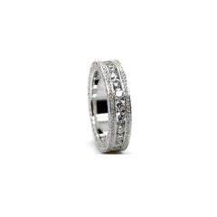 Used RTR004 - 18K White Gold Wedding Ring with Diamond