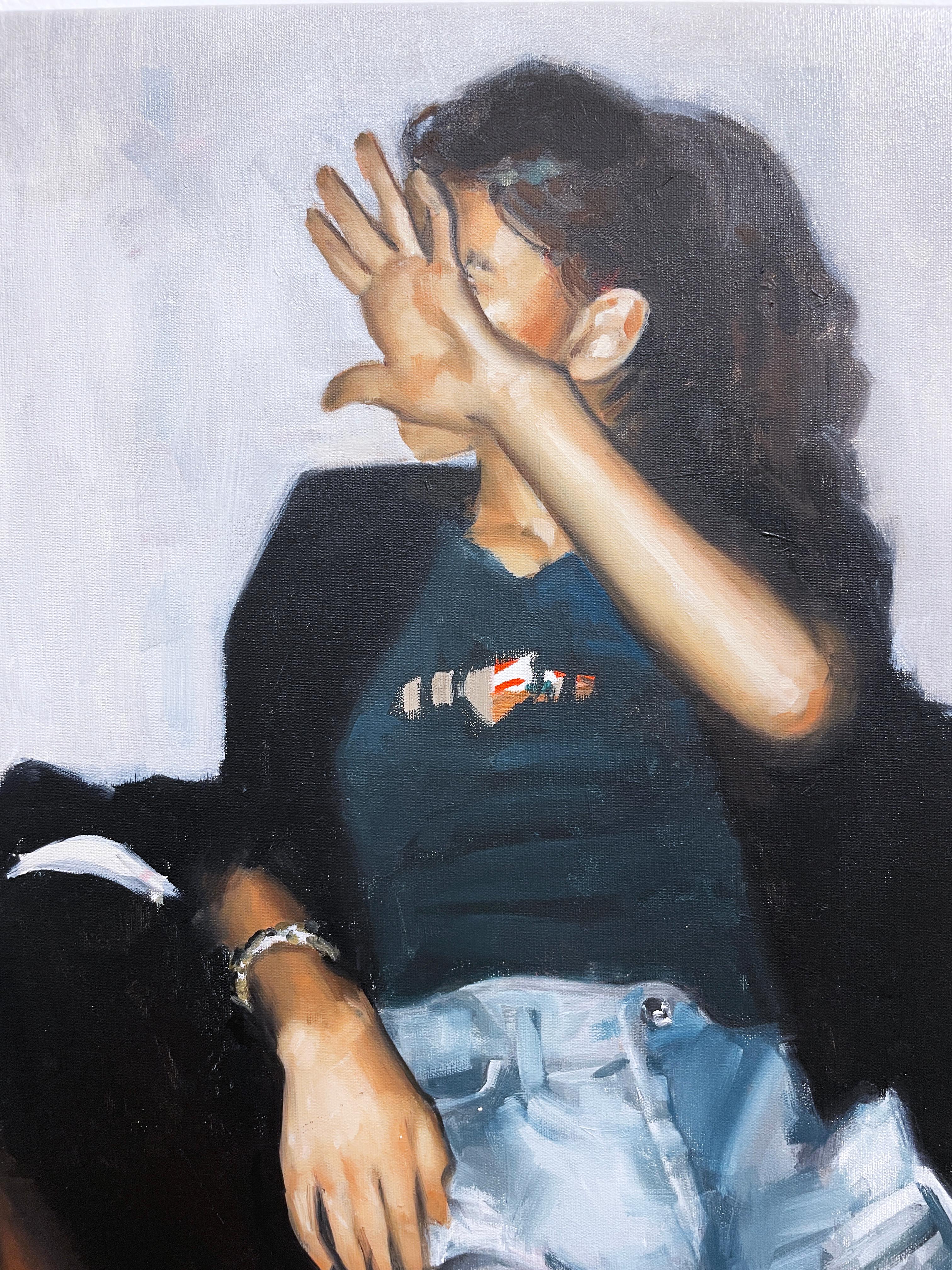 No Flash (2022) huile sur toile, figurative, cliché de femme, visage caché à la main  - Noir Interior Painting par RU8ICON1