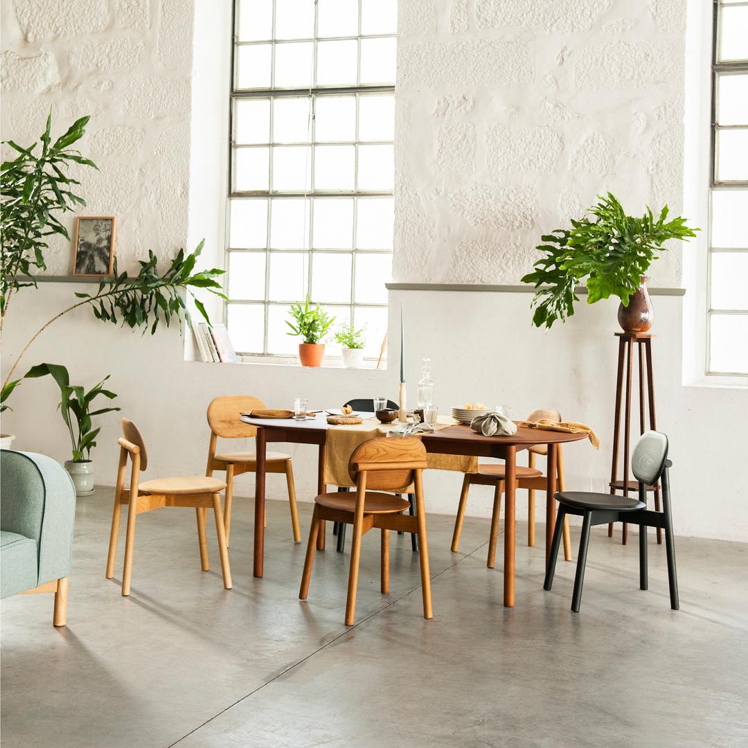 RUA CHA Ausziehbarer Tisch aus brauner Esche von Clementine Caurier (Sonstiges) im Angebot