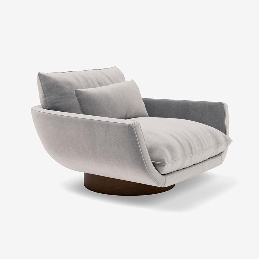 This Rua Ipanema lounge chair by Yabu Pushelberg is upholstered in Bagdat Caddesi, silky, soft pile mohair. Bagdat Caddesi comes in 7 colorways from Italy with a composition of 100% mohair, a weight of 680g/m and a Martindale of 35,000