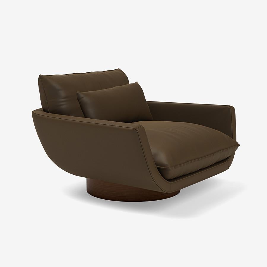This Rua Ipanema lounge chair by Yabu Pushelberg is upholstered in Ontario Street, pigmented nappa leather with natural grain. Ontario Street comes in 12 colorways from Germany, with a weight of 1.7-1.9mm.

Crafted in Italy, the Rua Ipanema lounge