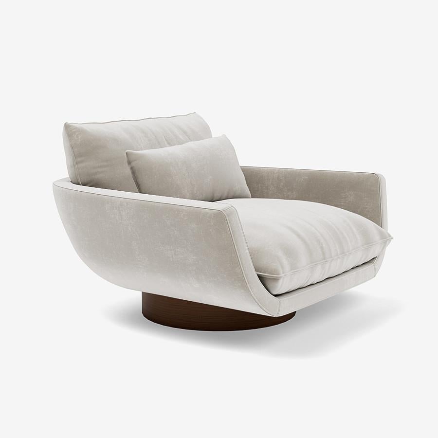 This Rua Ipanema lounge chair by Yabu Pushelberg is upholstered in Seaton Street nubuck leather. Seaton Street comes in 9 colorways from Germany, with a weight of 1.2-1.4mm.

Crafted in Italy, the Rua Ipanema lounge chair comes on a standard or