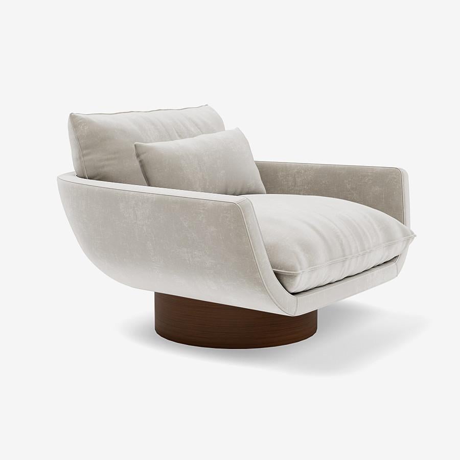 This Rua Ipanema lounge chair by Yabu Pushelberg is upholstered in Seaton Street nubuck leather. Seaton Street comes in 9 colorways from Germany, with a weight of 1.2-1.4mm.

Crafted in Italy, the Rua Ipanema lounge chair comes on a standard or