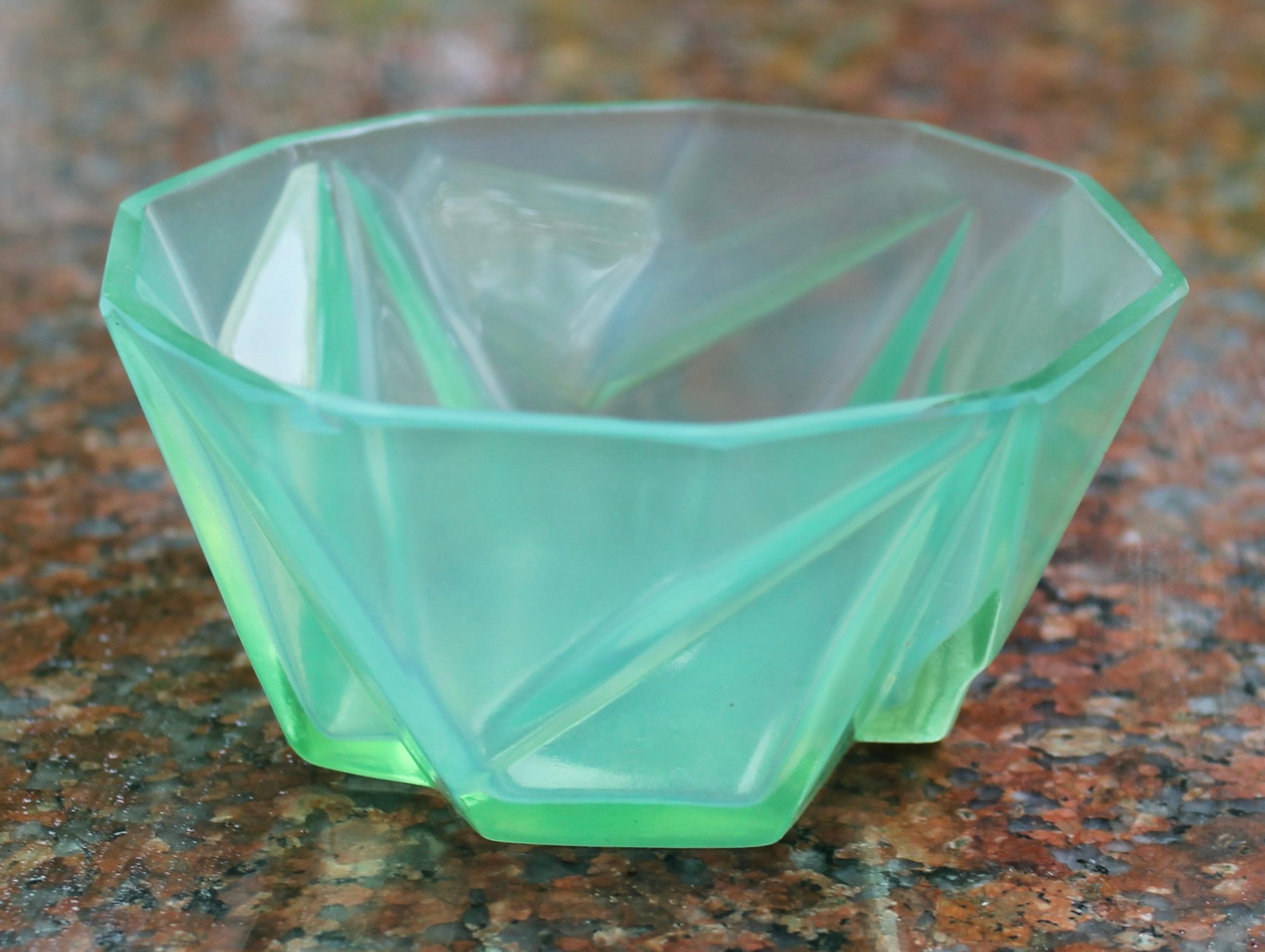 American Ruba Rombic 'Jade' Bowl, Reuben Haley for Consolidated Glass For Sale