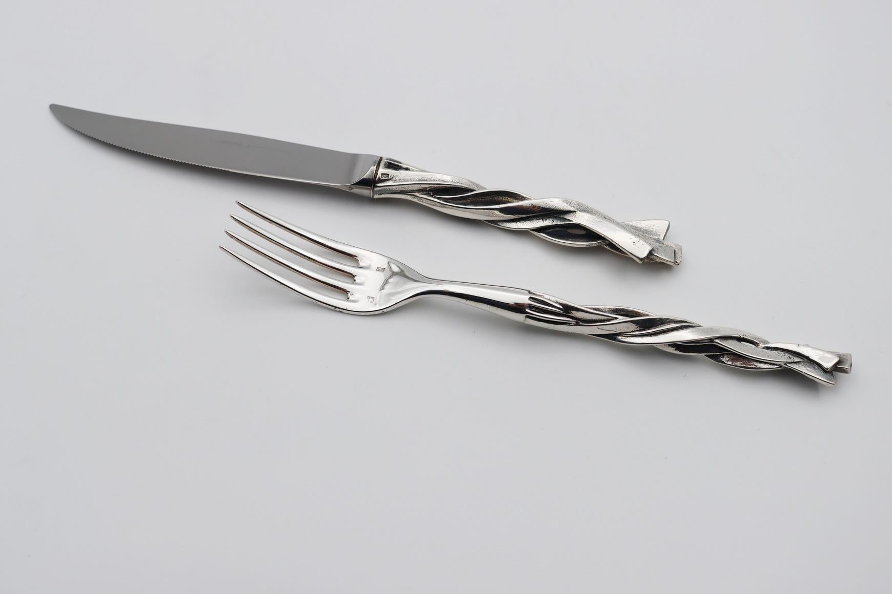 RUBAN Set of 2 pieces in silver bronze or gold bronze

Set of 2 pieces (table forks/fish, table knife or meat/fish knife) in silver bronze 35/42 microns

It is possible to order all products separately or set of 4 piece

Table spoon
Table