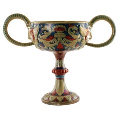Composta a doppio manico in maiolica a lustro di Rubboli con dettaglio di testa di maschera