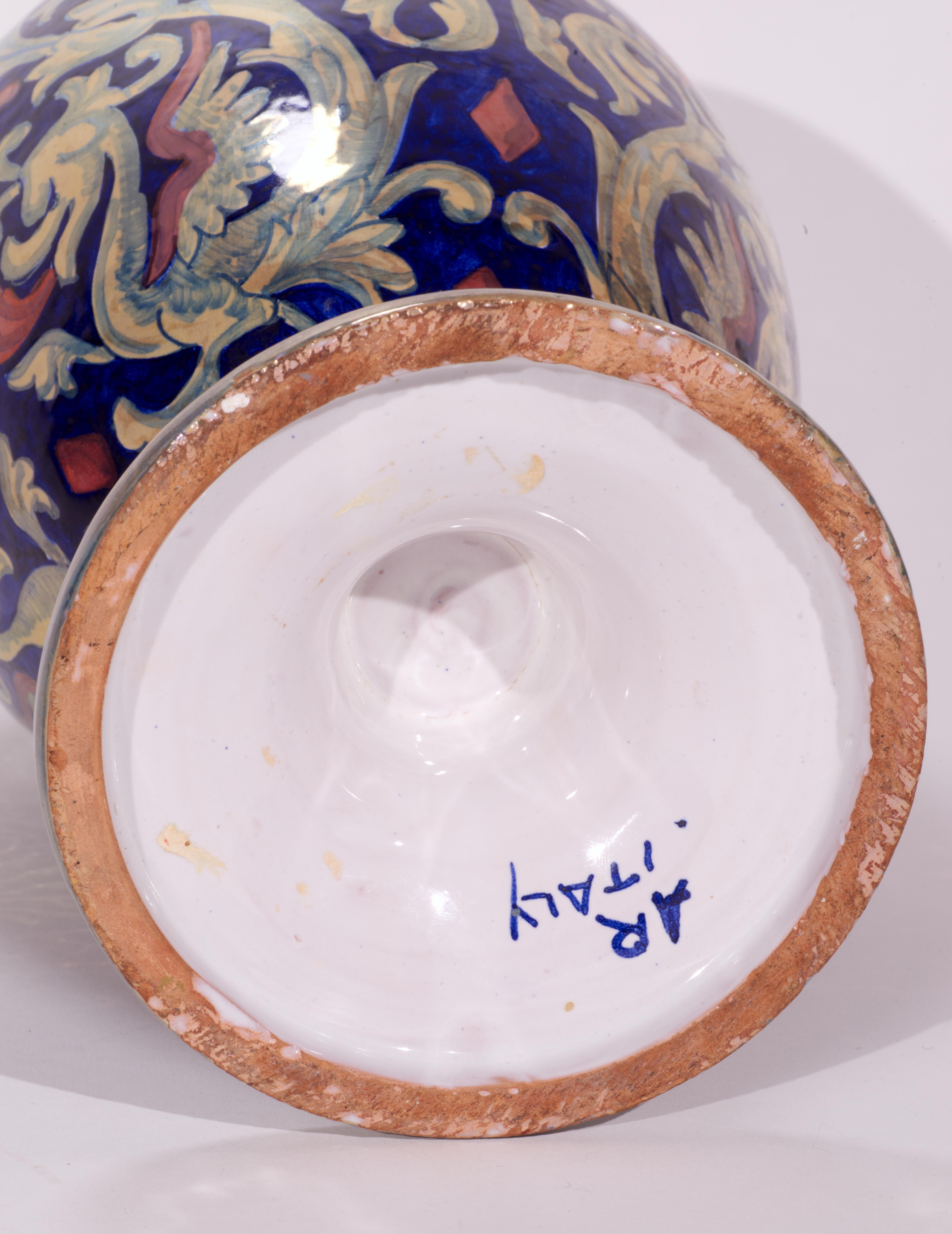 Rubboli Lustre Majolika-Vase mit mythischem Tierdekor aus Majolika im Angebot 1