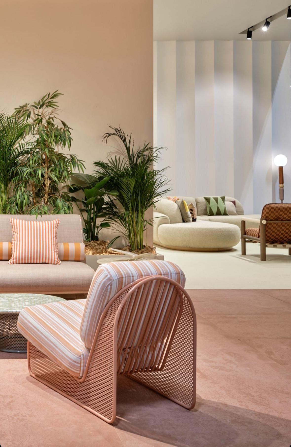 Un talismano per la casa della bellezza, delle buone energie e del comfort. 
Questo cuscino decorativo è prodotto eticamente da una piccola azienda a conduzione familiare, realizzato a mano da abili artigiani portoghesi con velluto di cotone di