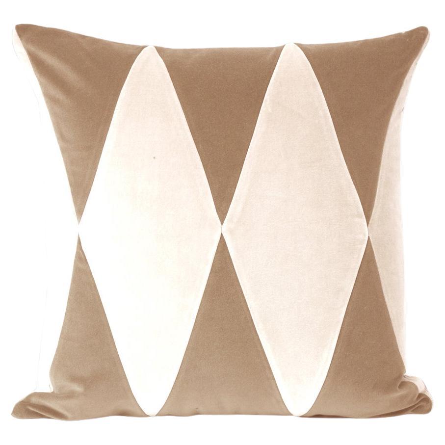 Cuscino decorativo Deluxe fatto a mano in velluto bianco e cappuccino di Rubelita