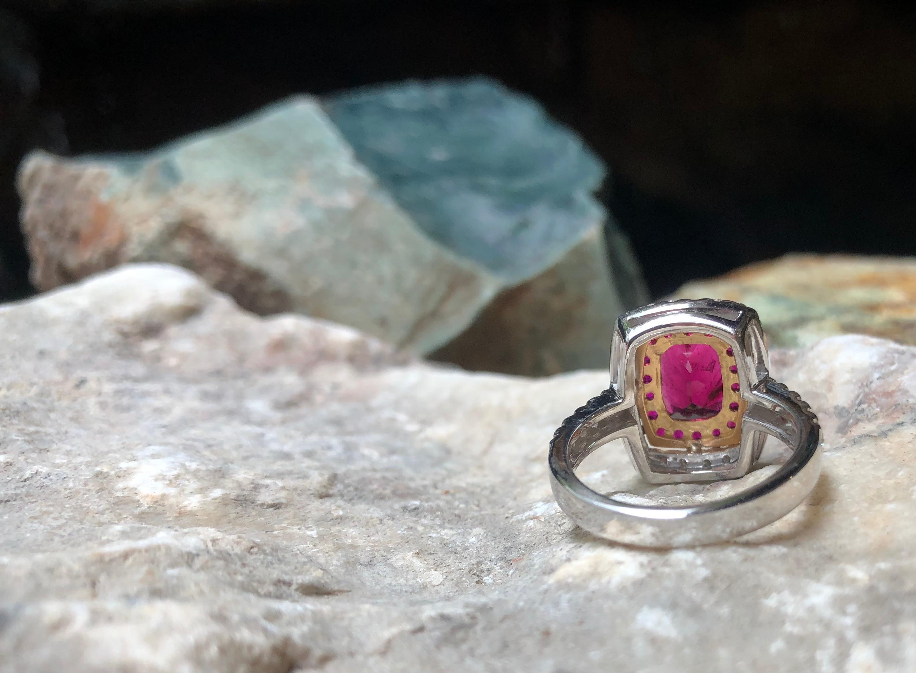 Ring aus 18 Karat Weißgold mit Rubelit 1,36 Karat Rubin 0,37 Karat mit Diamant 0,66 Karat im Angebot 7