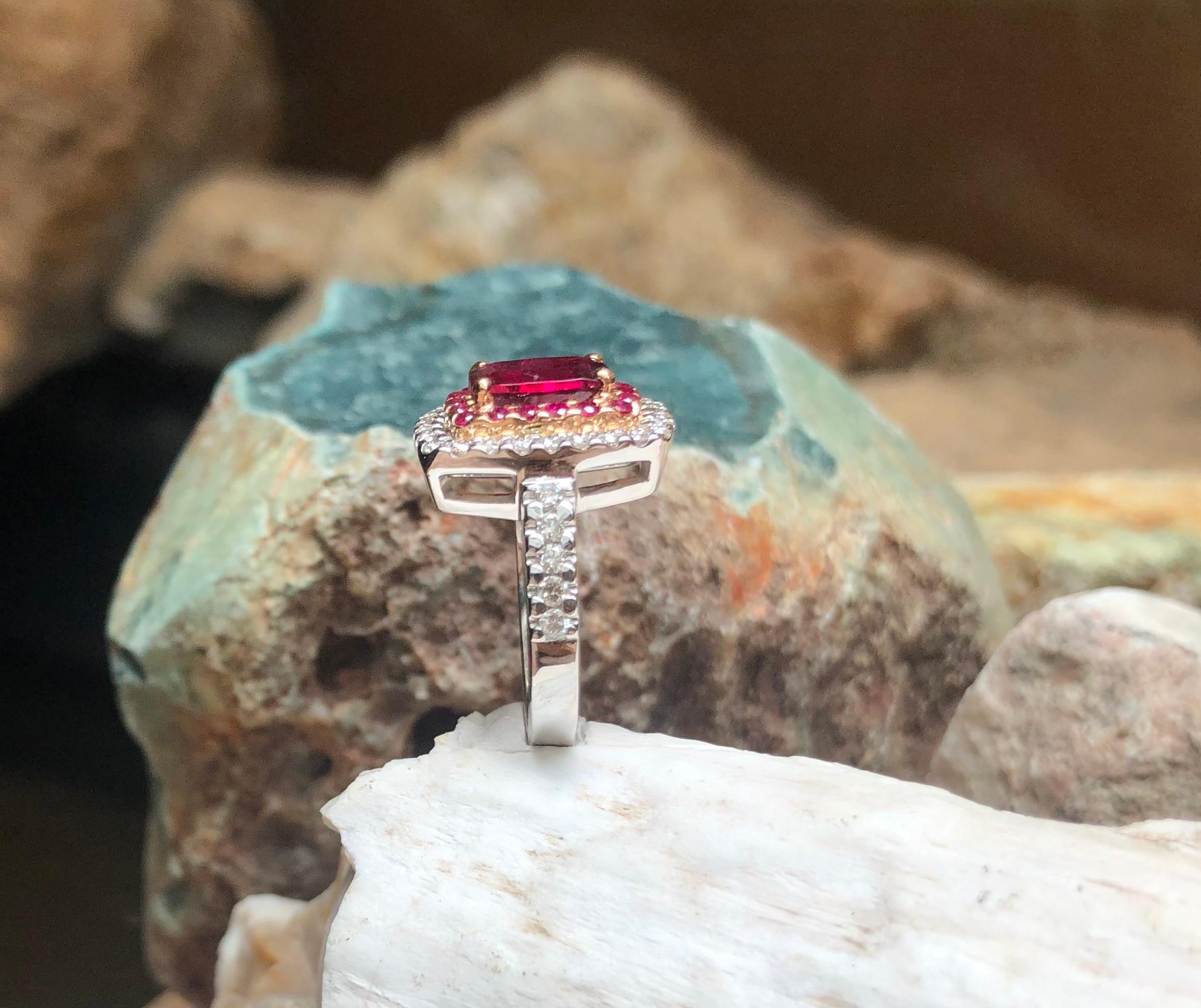 Rubelite 1.66 Carat Ruby 0.37ct with Diamond 0.66 Ct Ring in 18 Karat White Gold In New Condition For Sale In Bangkok, TH