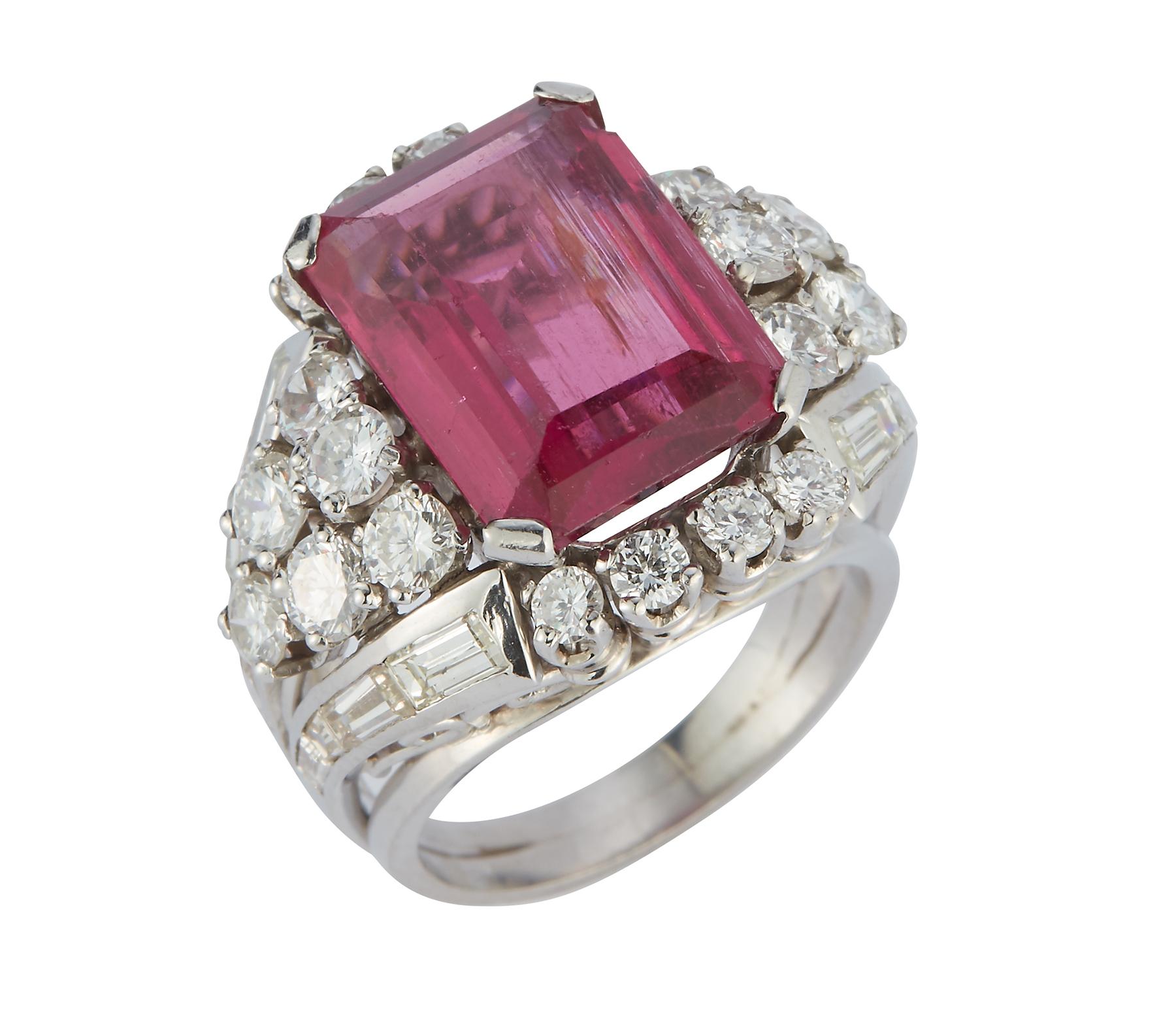 Rubelite and Diamond Cocktail Ring

Rubelite weight approx 9.33 ct

Ring Size: 6.5

Sizable to any ring size