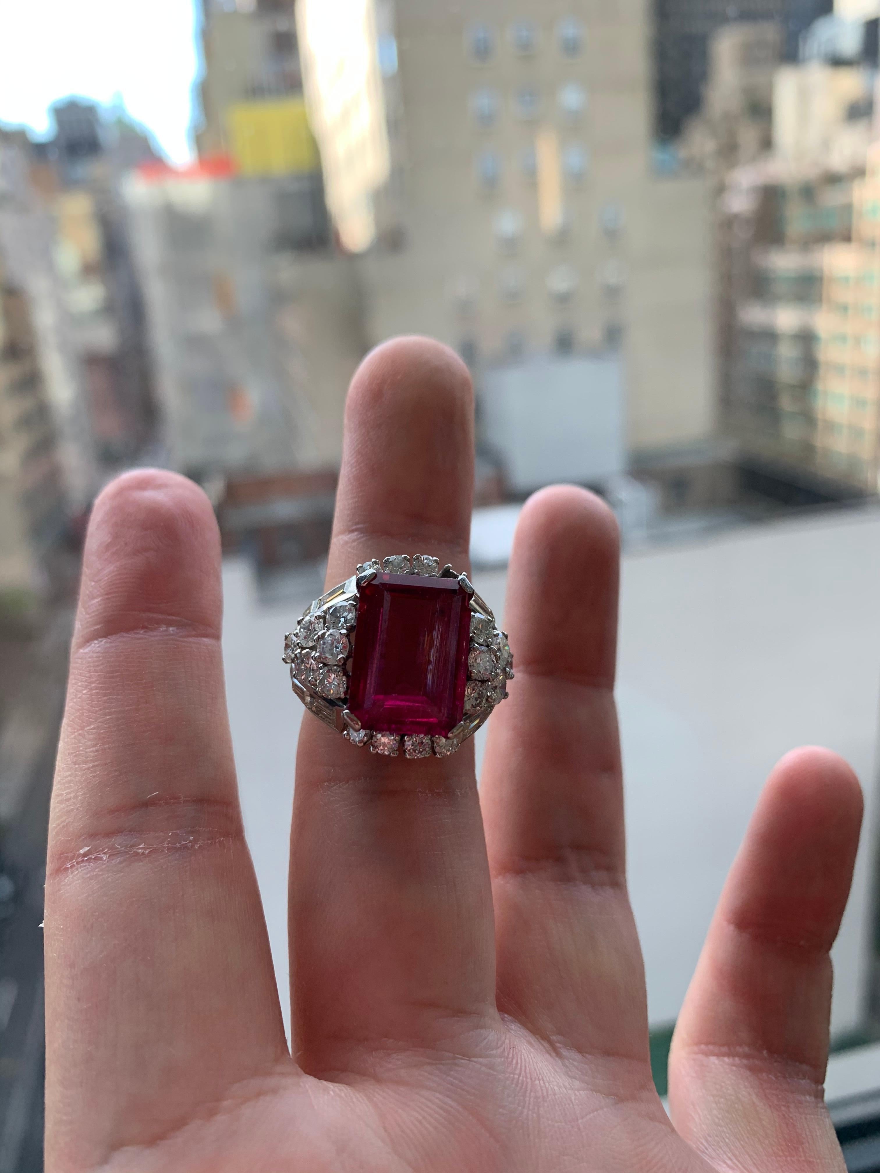 Rubelite and Diamond Cocktail Ring In Excellent Condition For Sale In New York, NY