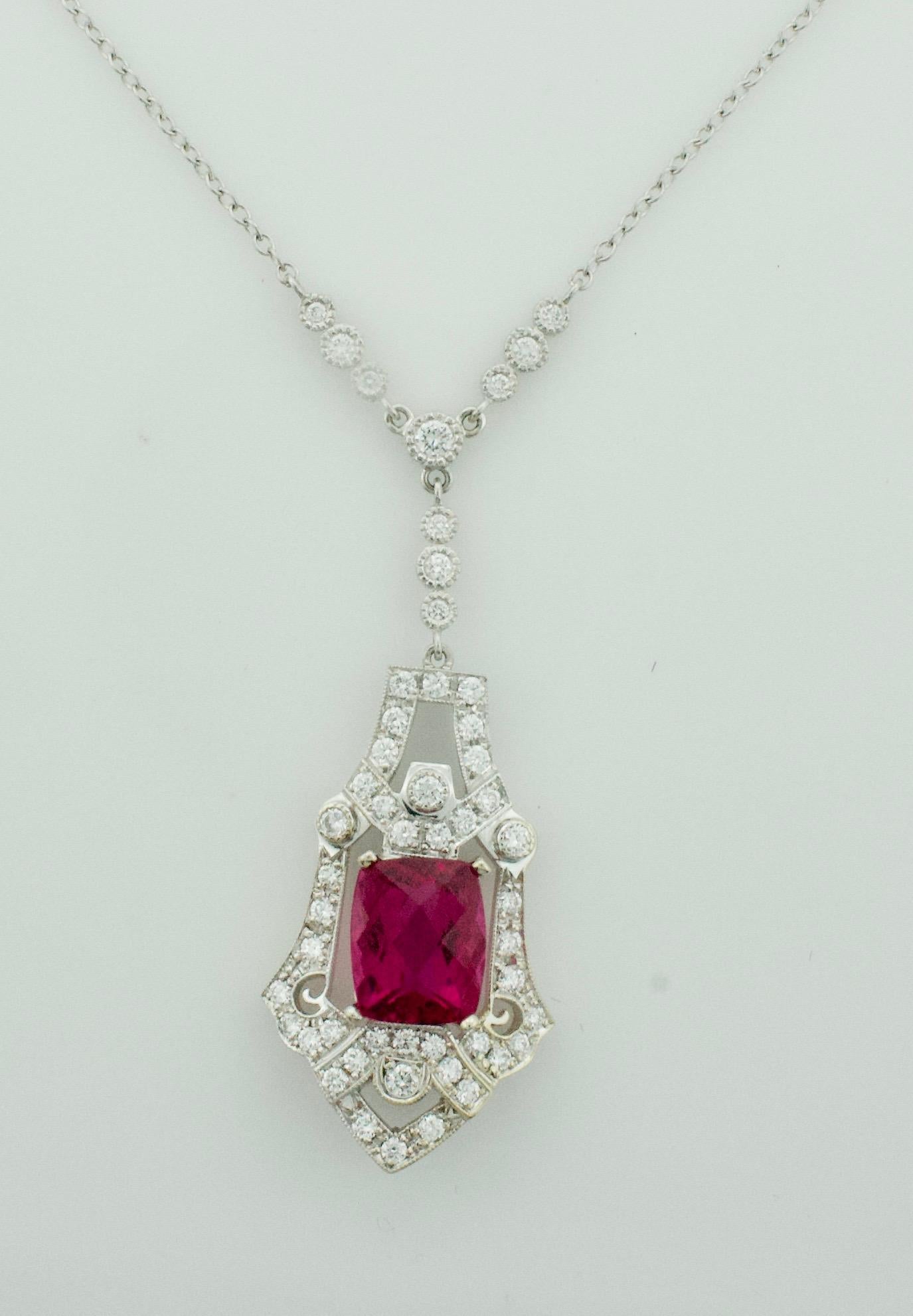 Moderno Collana di rubelite e diamanti in oro bianco 18 carati in vendita