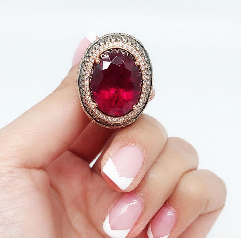 A stylish ring set with a beautiful Oval Rubelite, with a little bit of vintage elements combined together using brown diamonds, will definitely make you the centre spot among the crowd!

Rubelite - 19.14 Carat
White Diamonds - 1.45 Carat
Brown