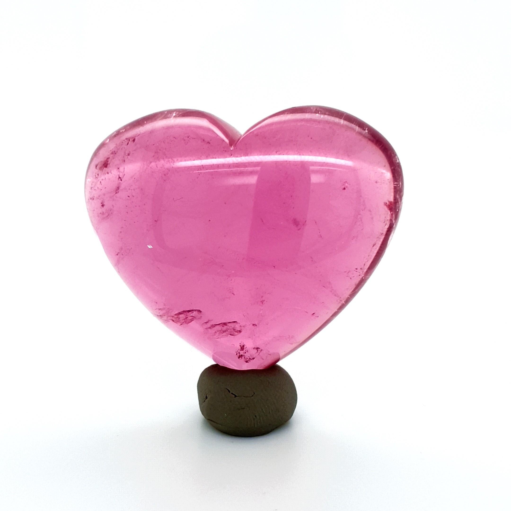 Due to its size, purity and color saturation, this tourmaline heart is incredibly rare !!!

measures: 49 x 42 x 15,5 mm

weight: 257,54 ct.