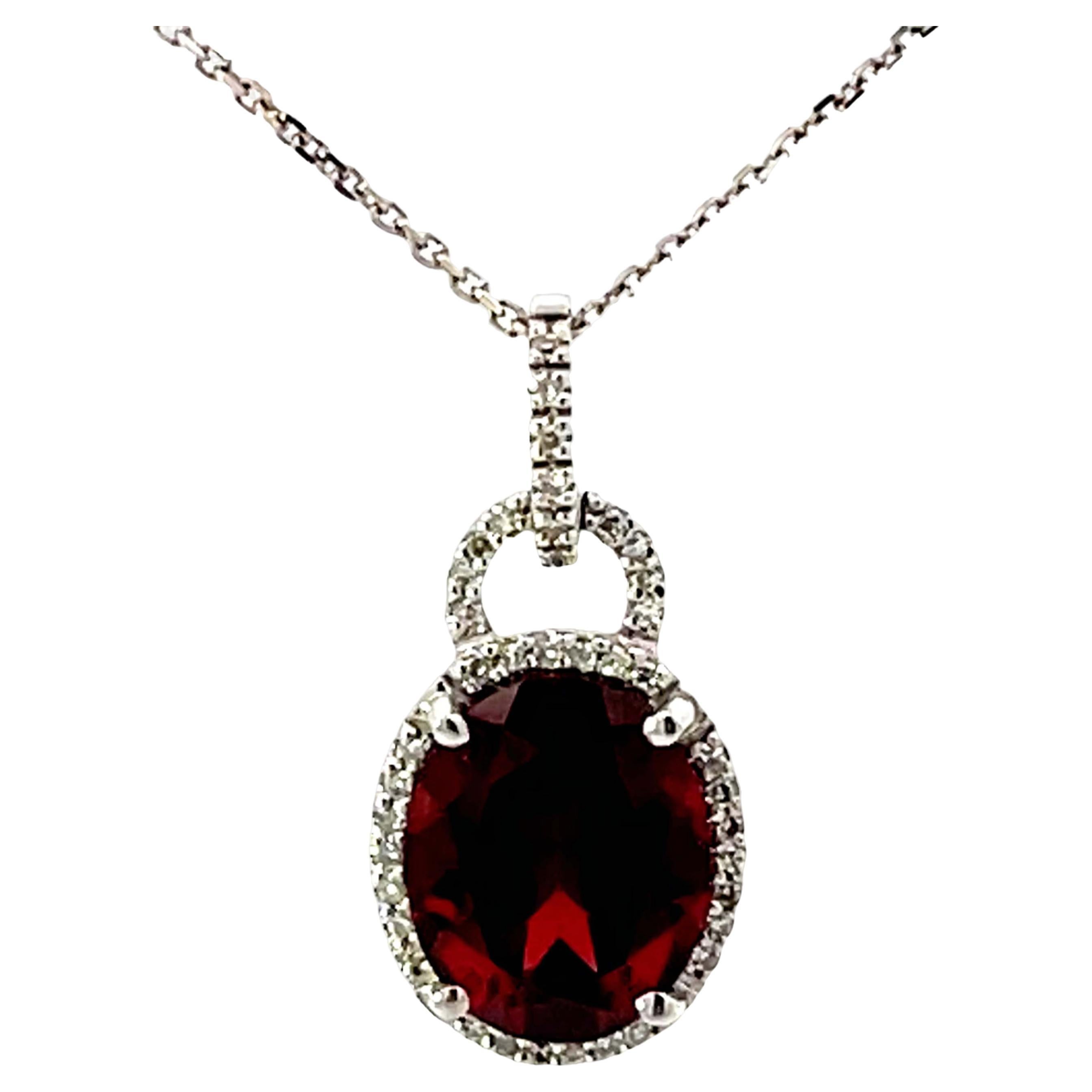 Collier halo de tourmalines rubellites et diamants en or blanc massif 14 carats