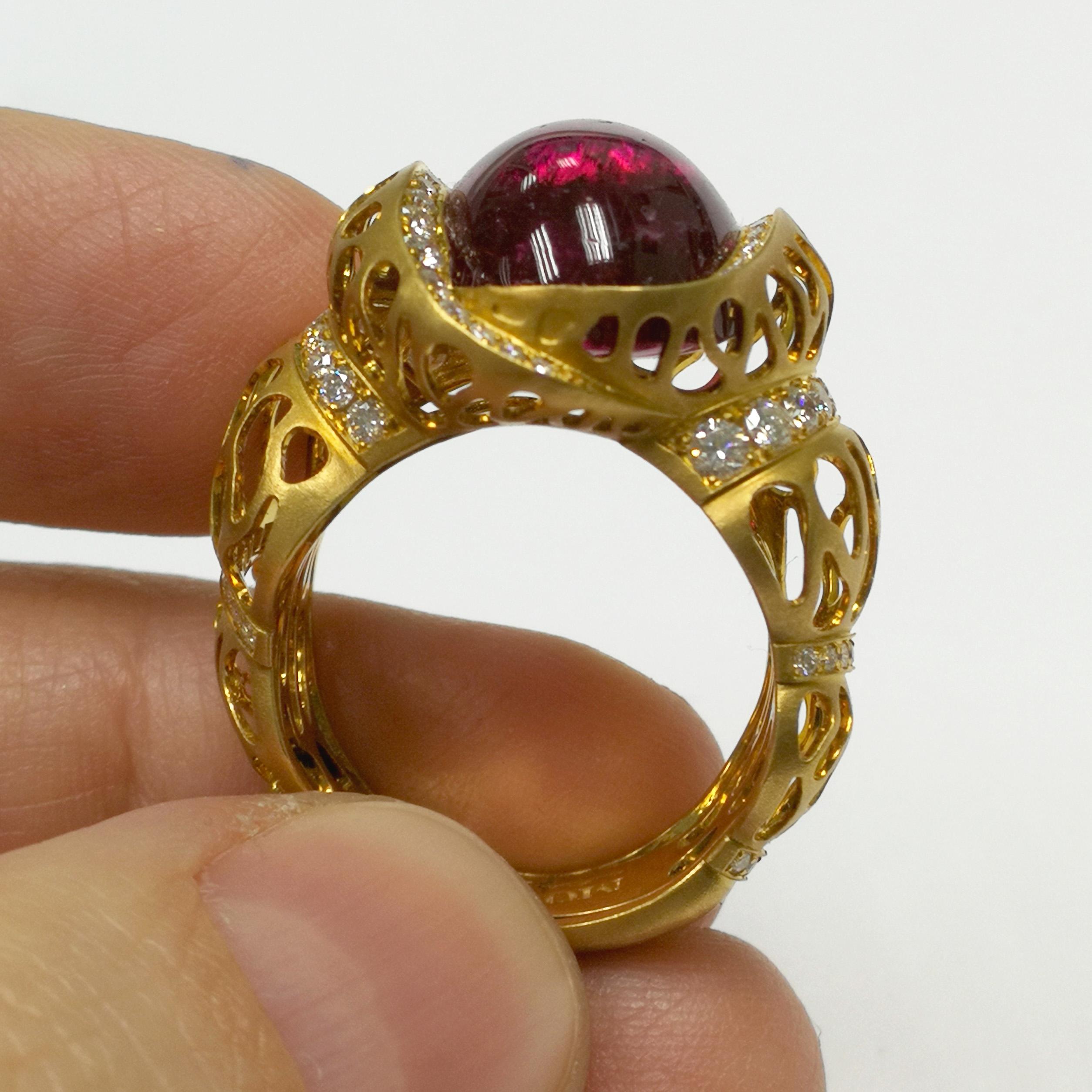 Contemporary Rubellite 11.07 Carat Diamonds 18 Karat Yellow Gold Coral Reef Ring For Sale