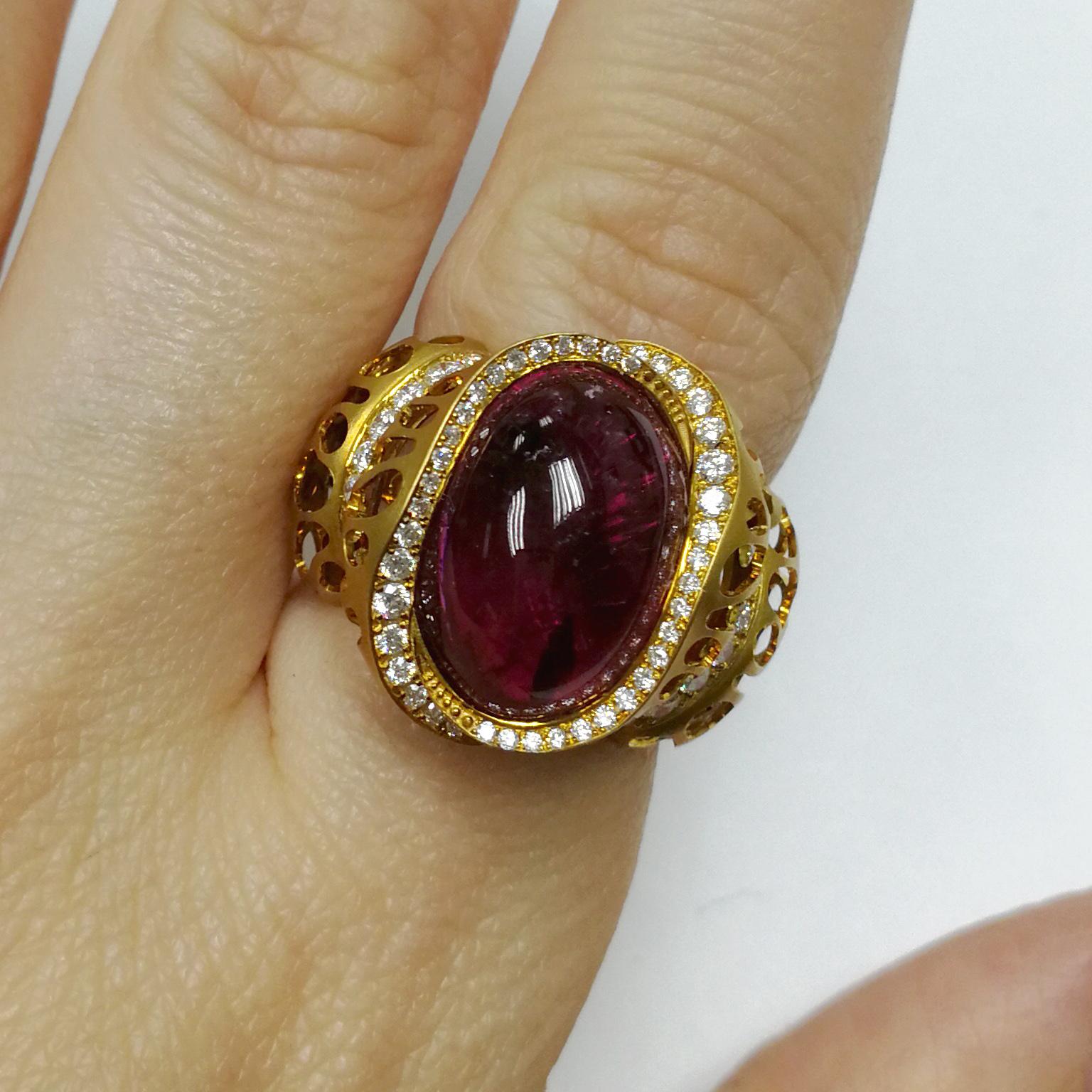 Rubellite 11.07 Carat Diamonds 18 Karat Yellow Gold Coral Reef Ring In New Condition For Sale In Bangkok, TH