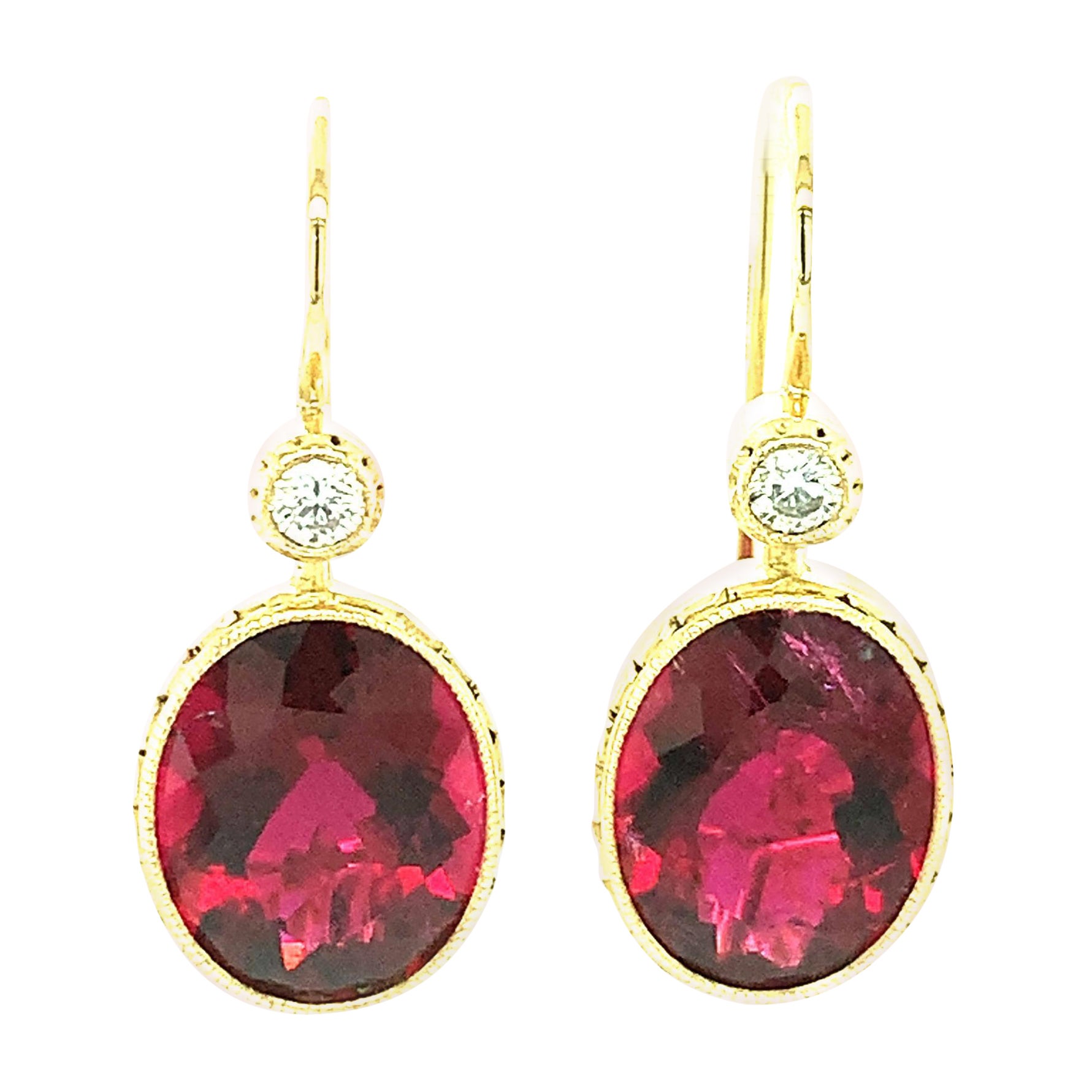 Orecchini a goccia con rubellite e diamanti, realizzati a mano in oro giallo