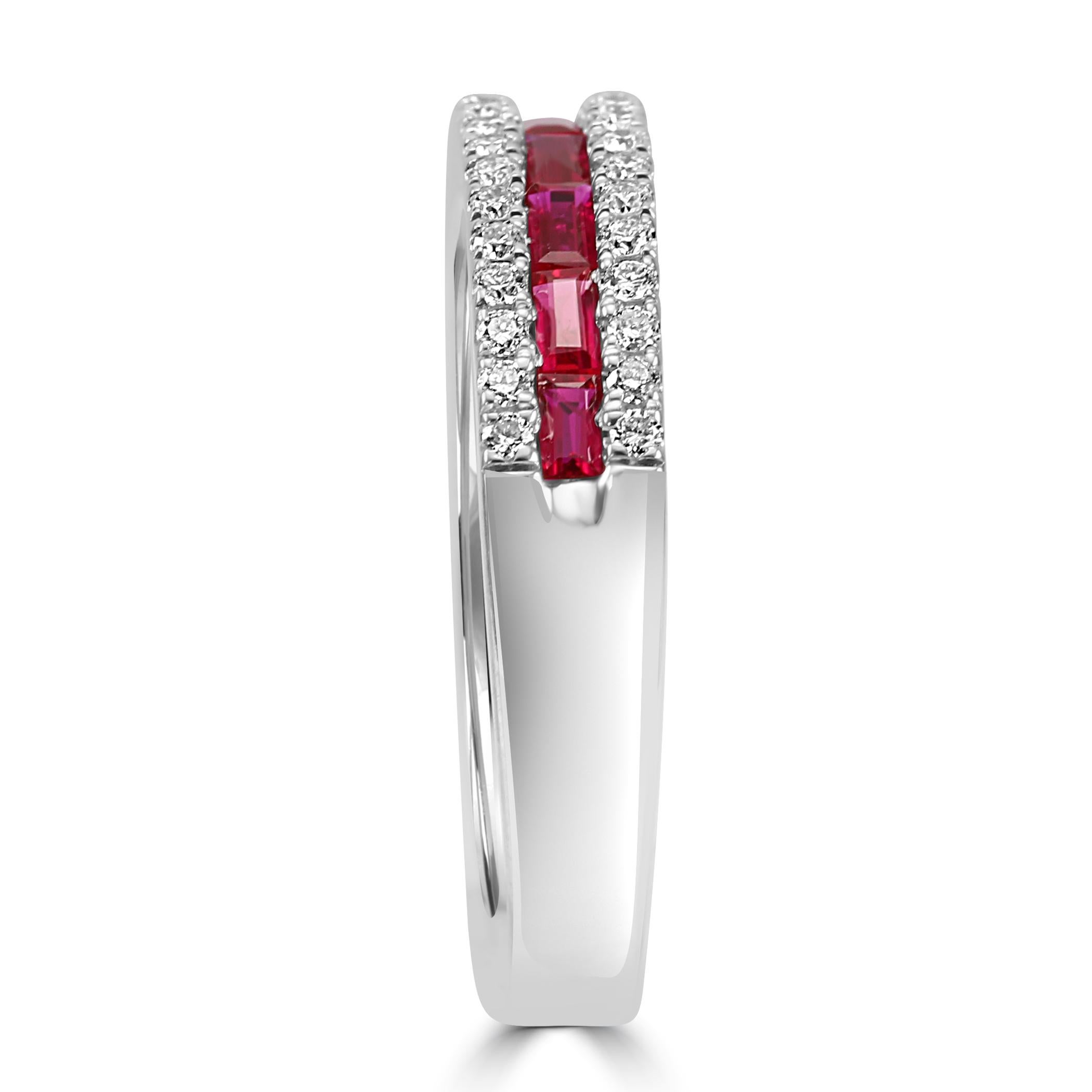 Taille baguette Bague d'éternité en or blanc 14 carats à trois rangées de rubellites, baguettes et diamants ronds en vente