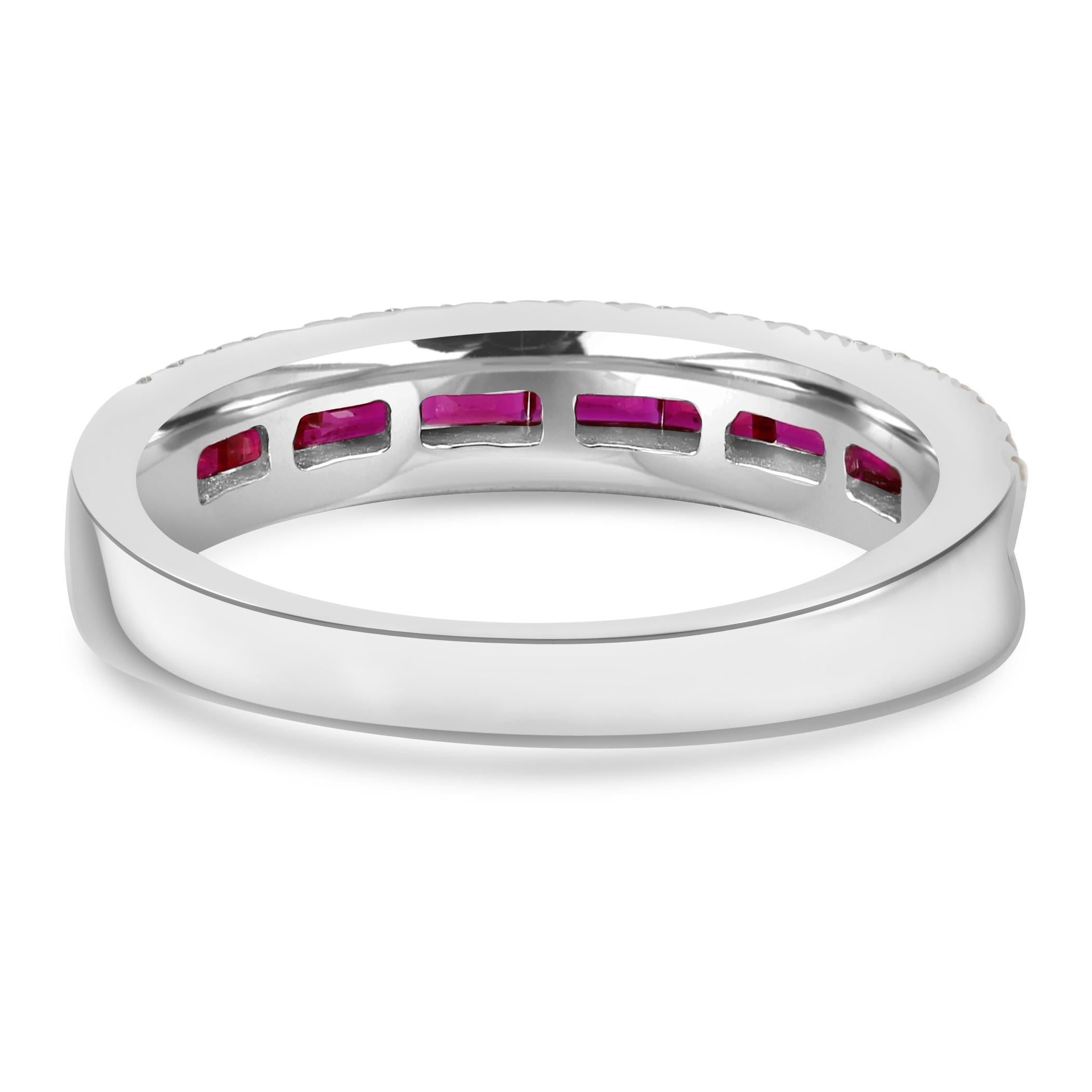 Bague d'éternité en or blanc 14 carats à trois rangées de rubellites, baguettes et diamants ronds en vente 1