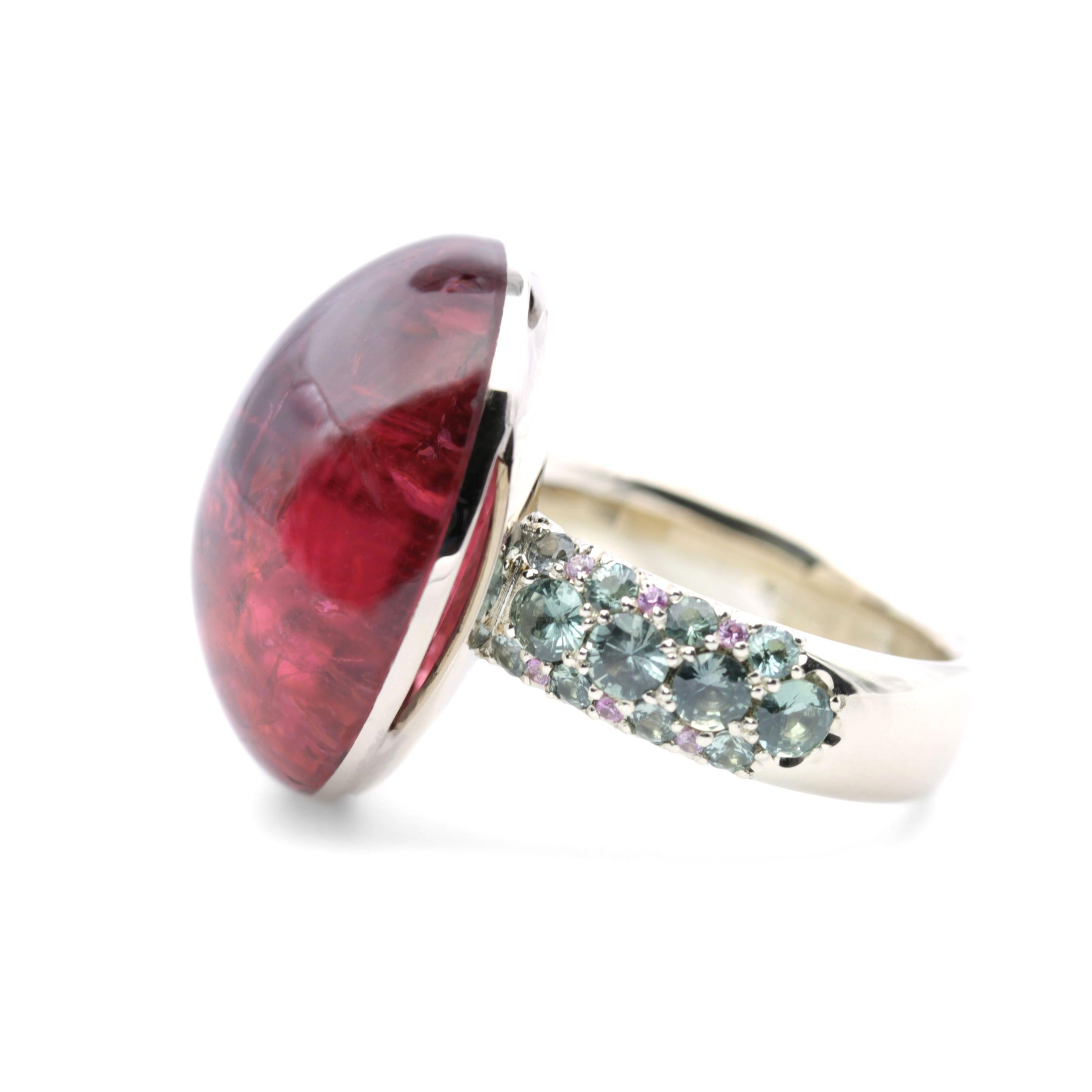 Cocktailring mit Rubellit, Cabochon und Saphir im Angebot 2