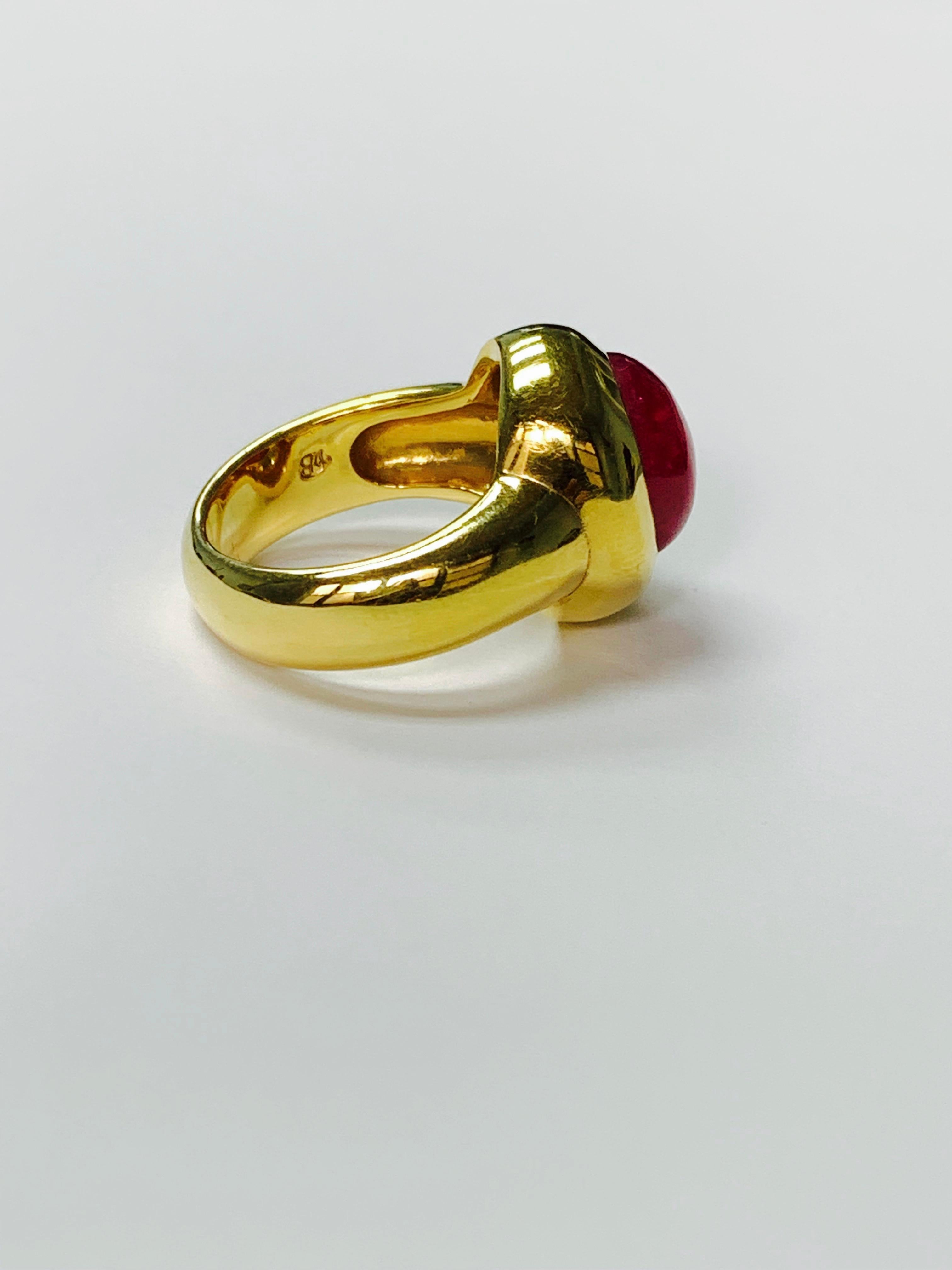Verlobungsring aus 18 Karat Gelbgold mit Rubellit und Cabochon im Zustand „Neu“ im Angebot in New York, NY