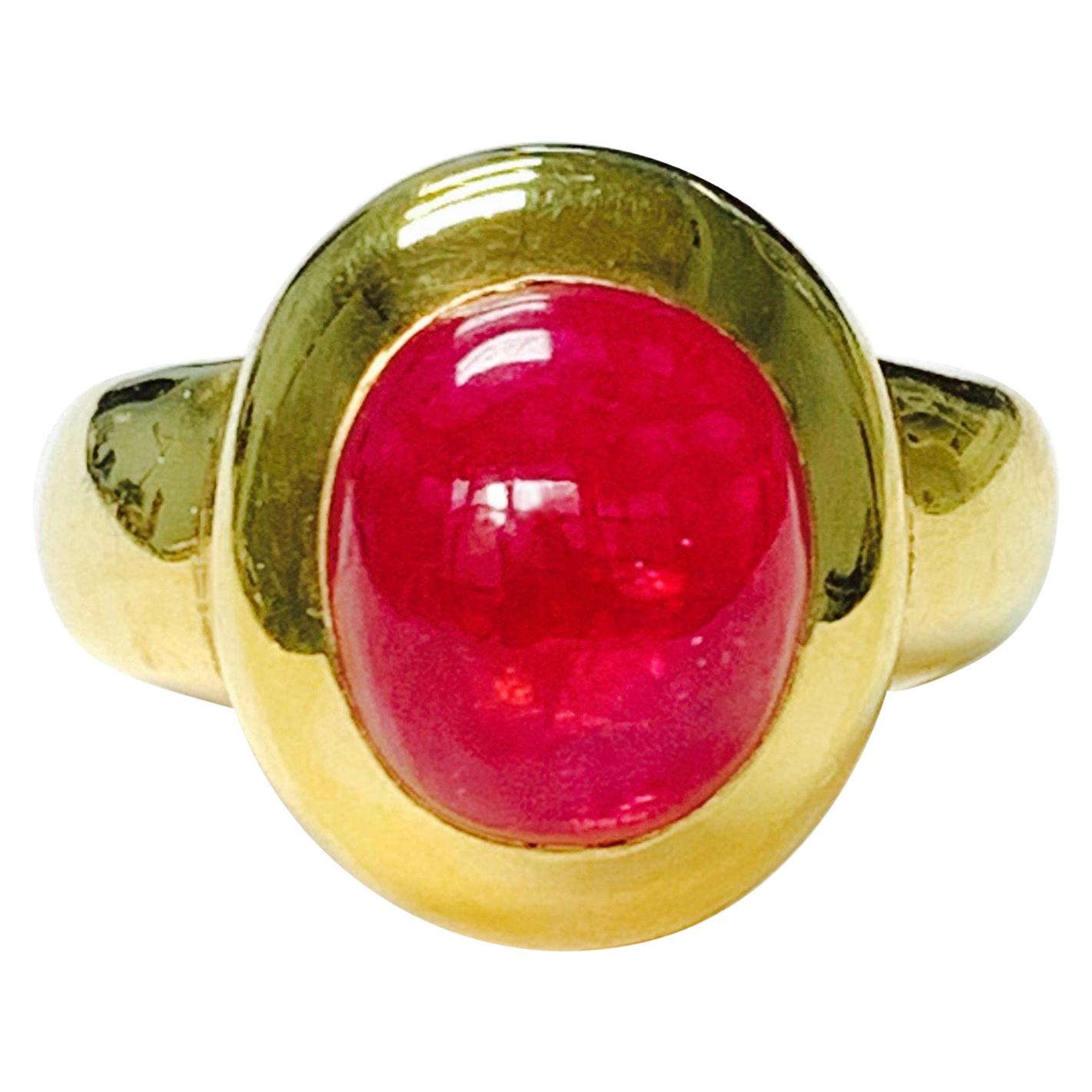 Bague de fiançailles cabochon rubellite en or jaune 18 carats