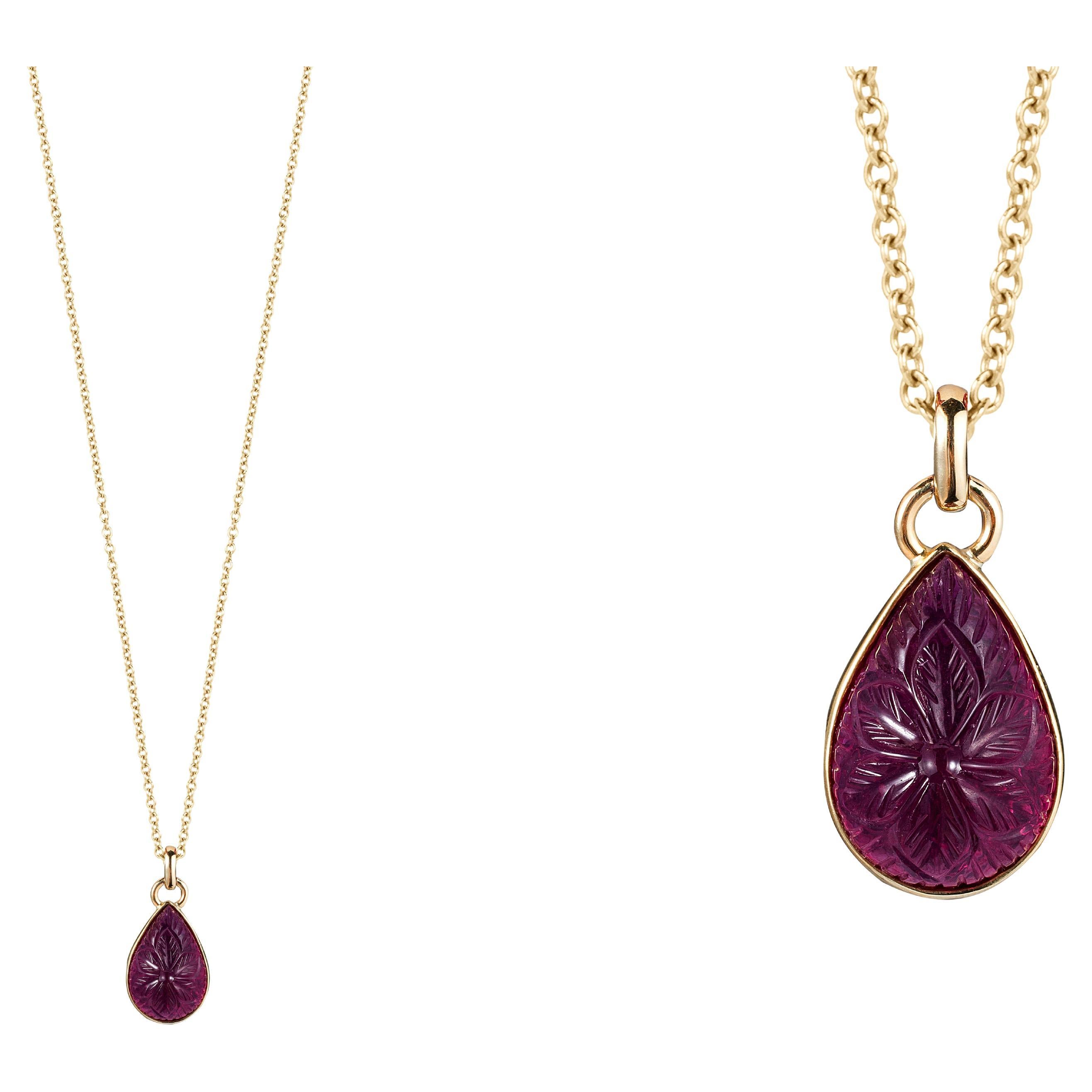 Pendentif sculpté en rubellite en vente