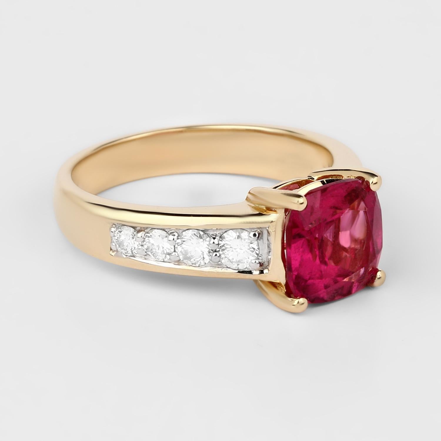 Women's or Men's Rubellite Cocktail Ring Diamond Setting 2.7 Carats 14K Yellow Gold For Sale