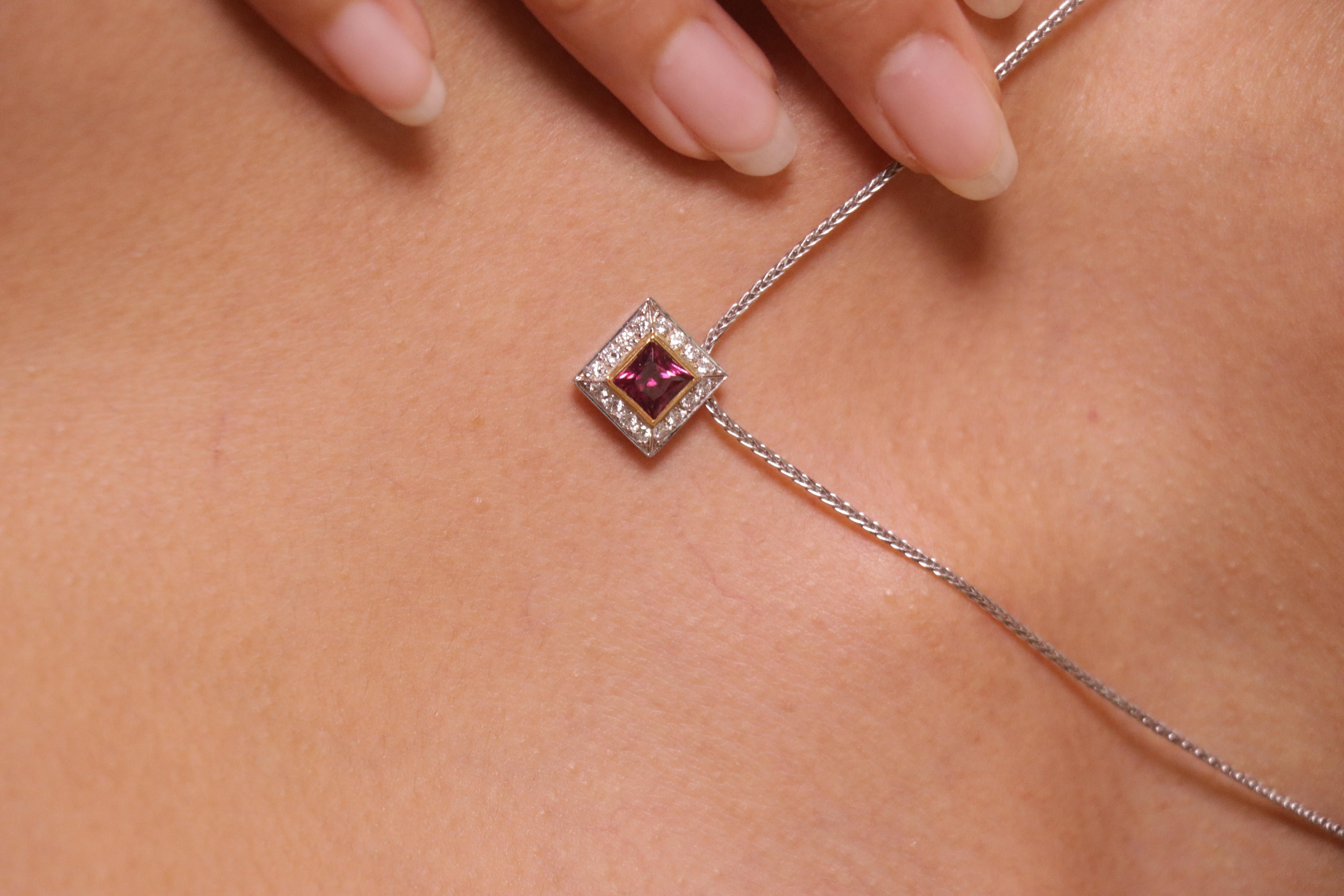 Rubellite Cts 0.7 Diamond Pendant with Chain en venta 5
