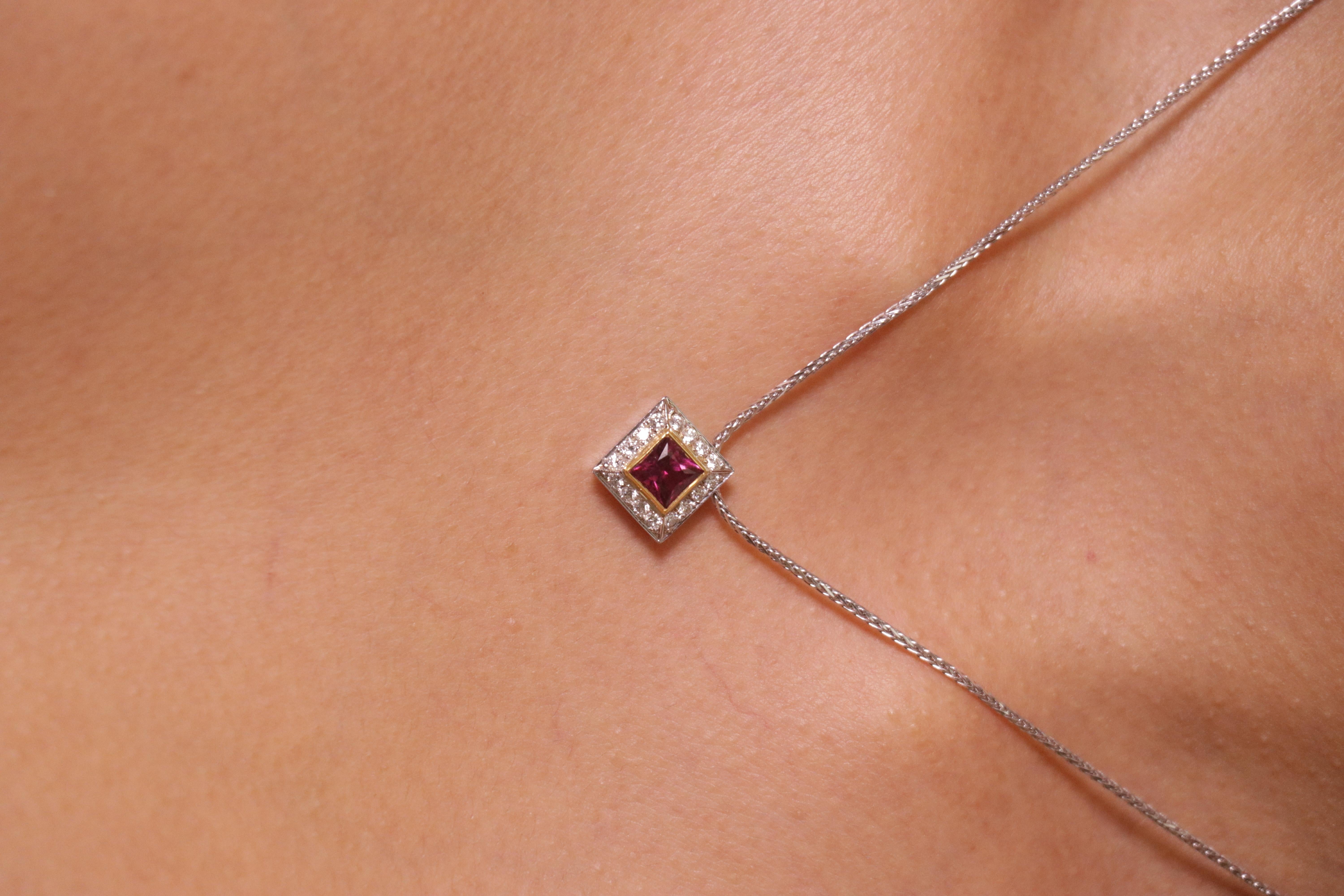 Rubellite Cts 0.7 Diamond Pendant with Chain en Nuevo estado para la venta en Hong Kong, HK