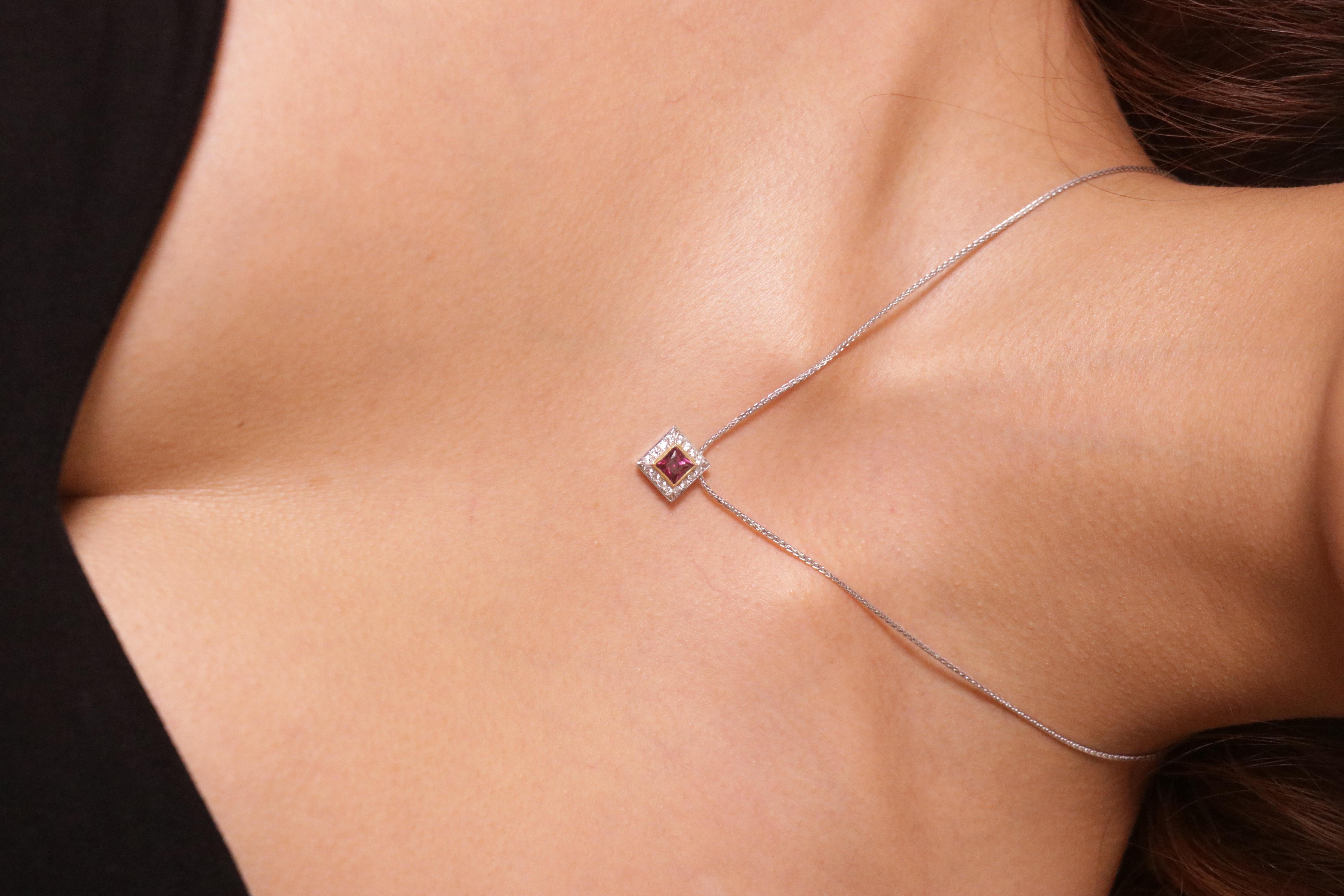 De las mujeres Rubellite Cts 0.7 Diamond Pendant with Chain en venta