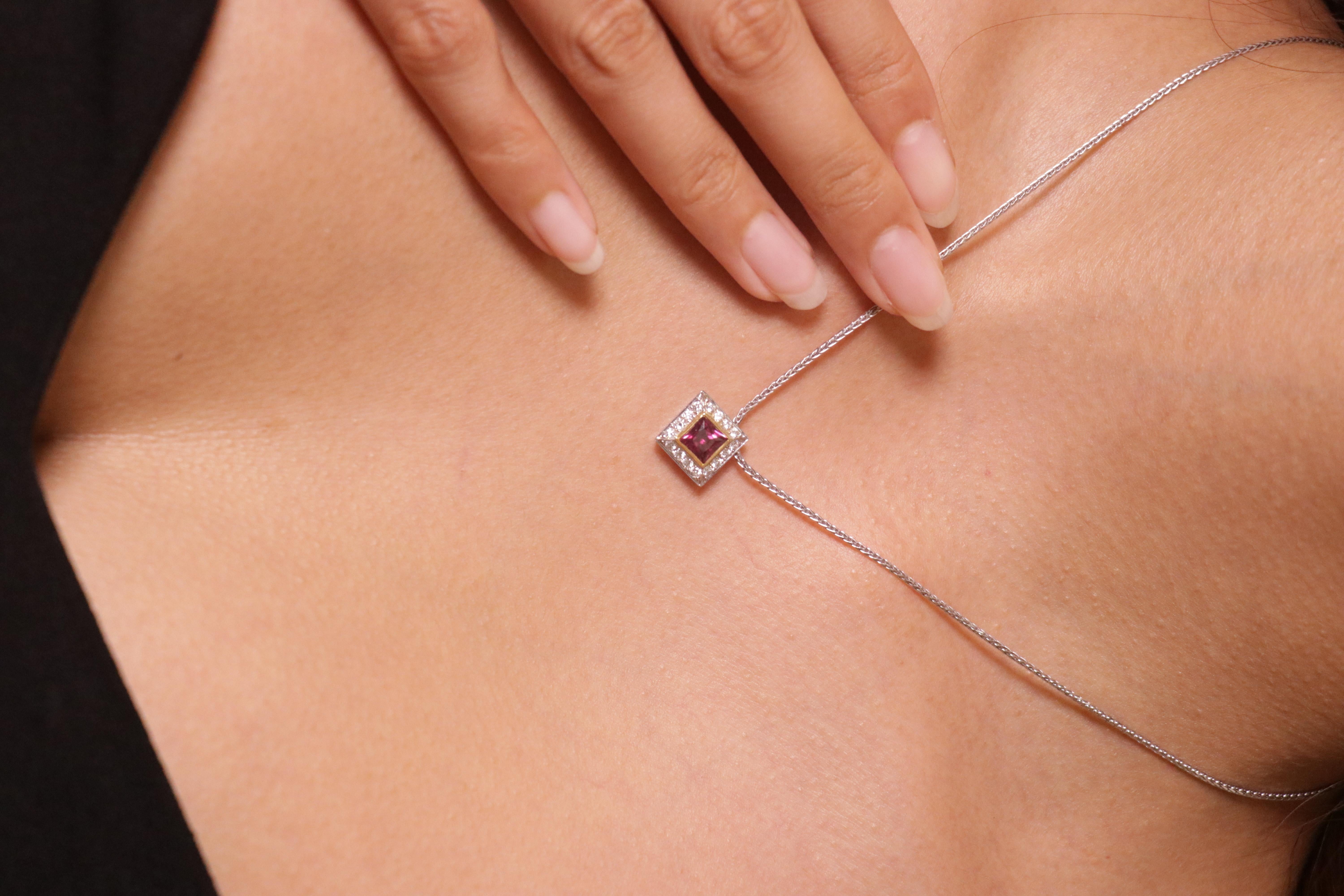 Rubellite Cts 0.7 Diamond Pendant with Chain en venta 1