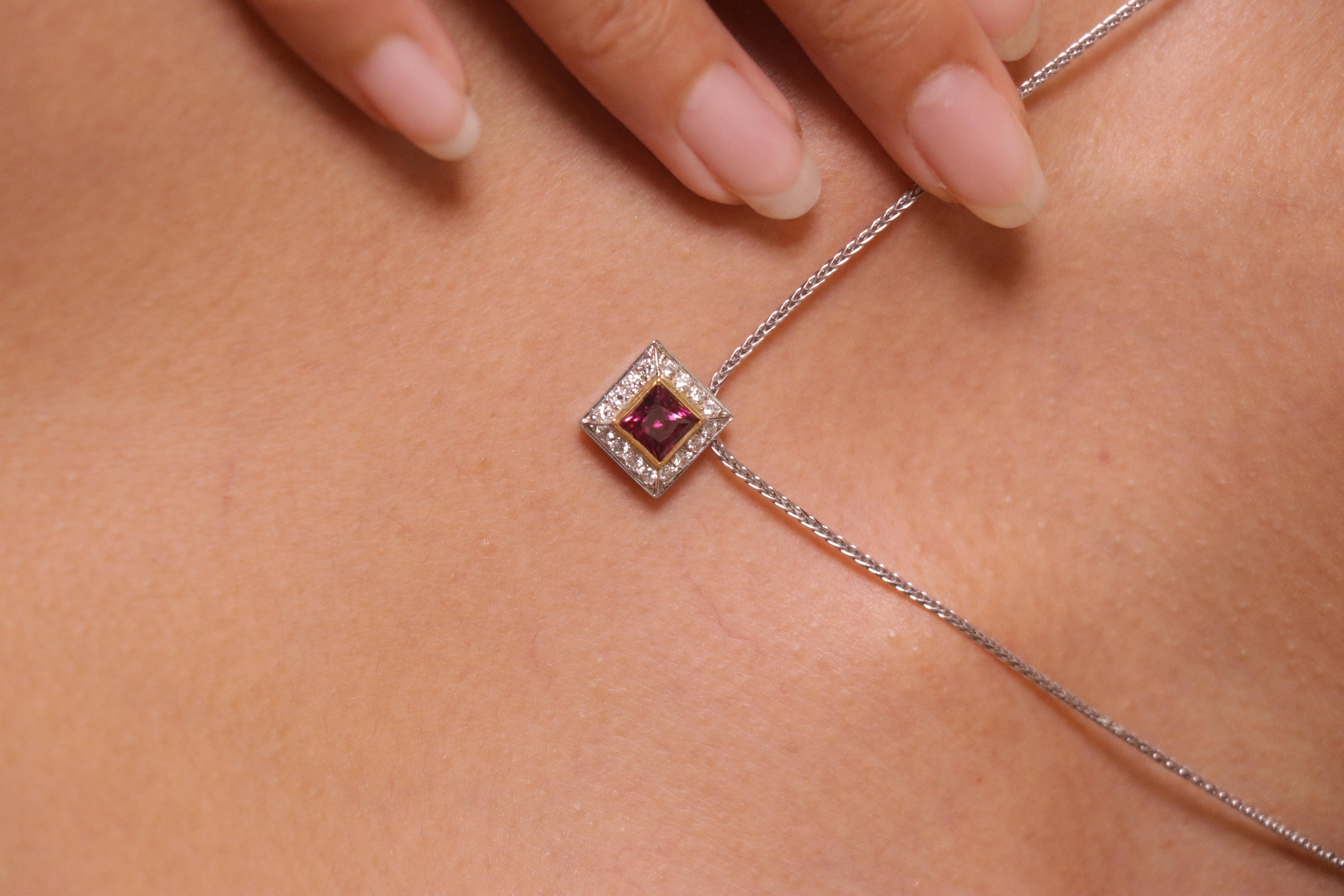 Rubellite Cts 0.7 Diamond Pendant with Chain en venta 4